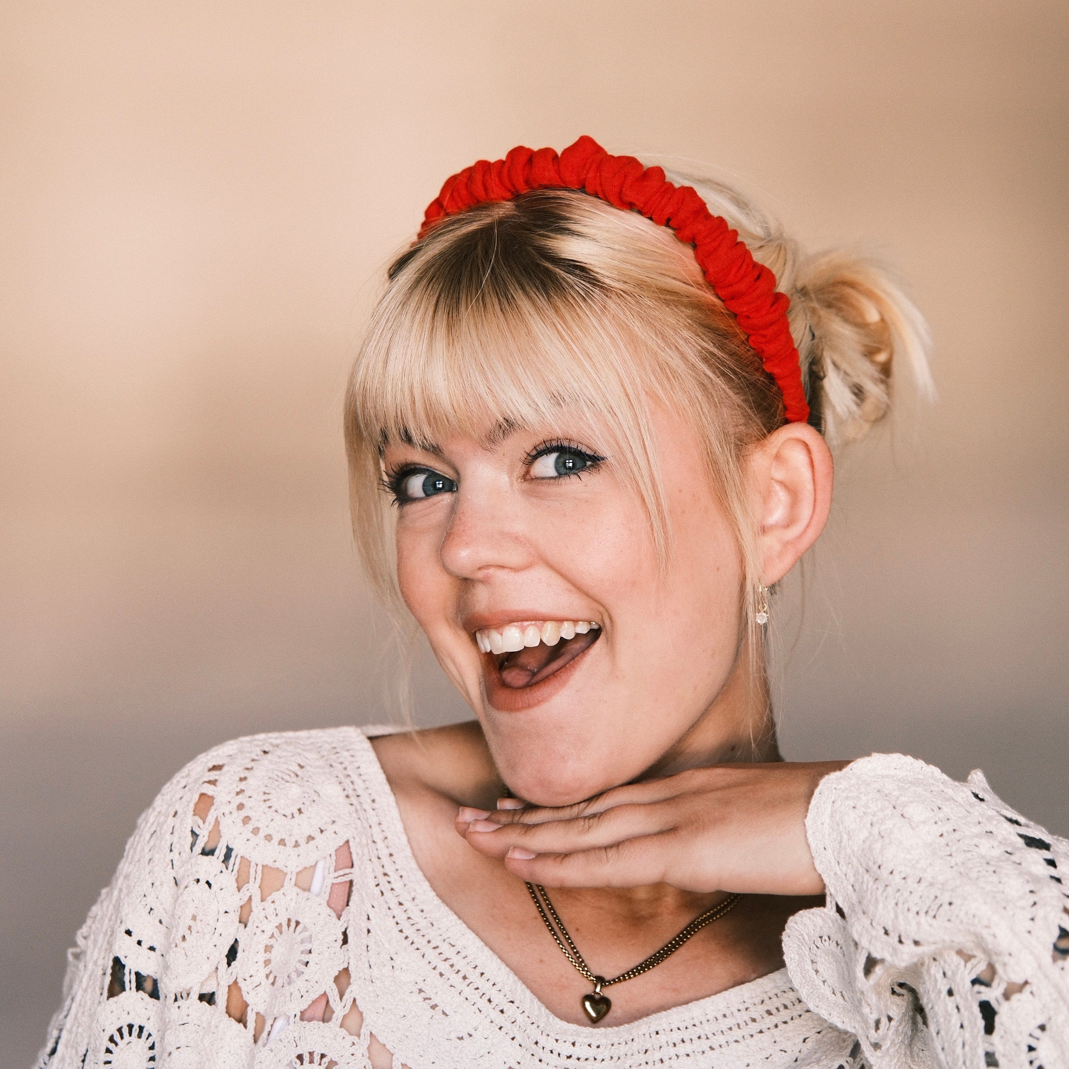 Hilde - Musselin Rot Haarreif gerafft