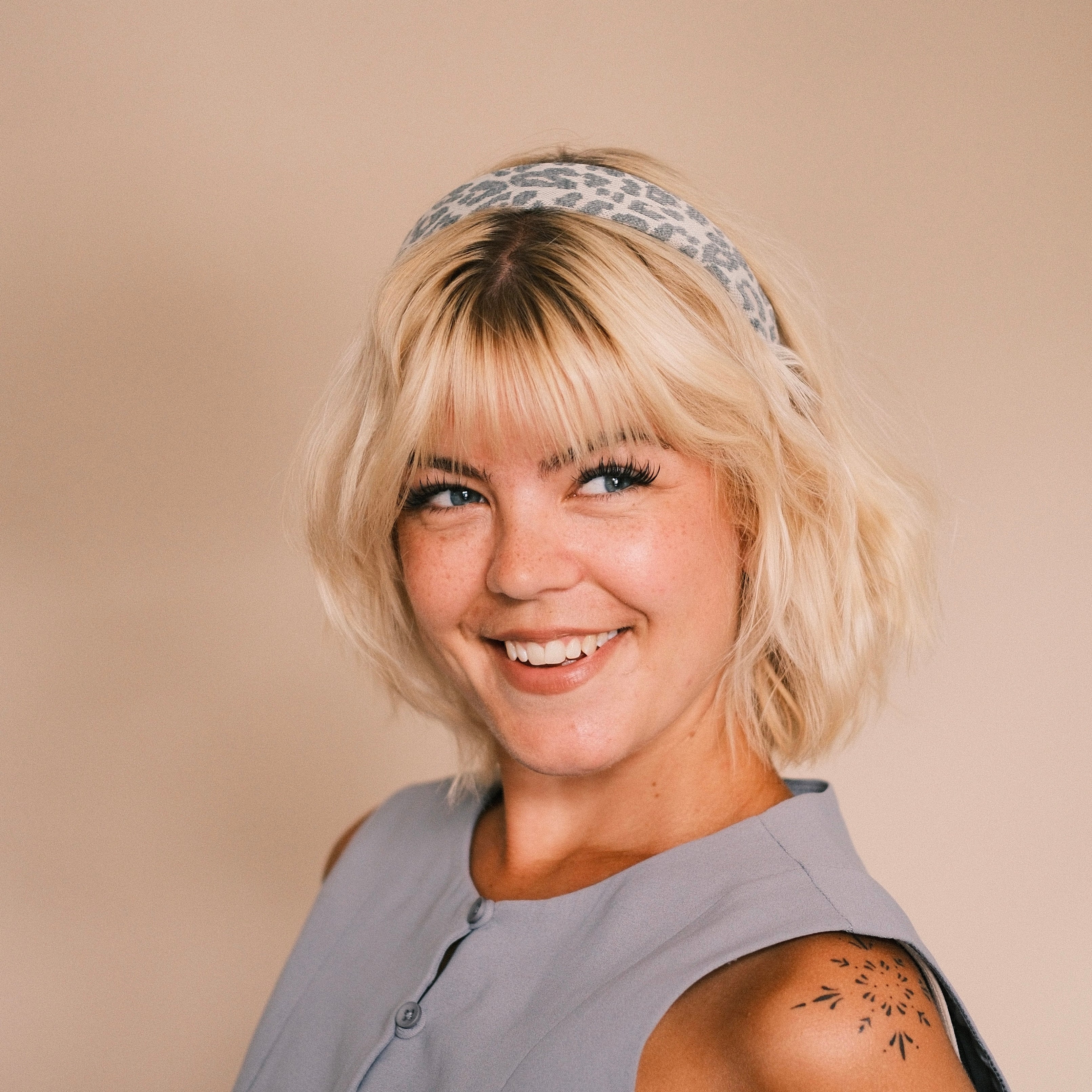 Anne - Strick Leo Grau