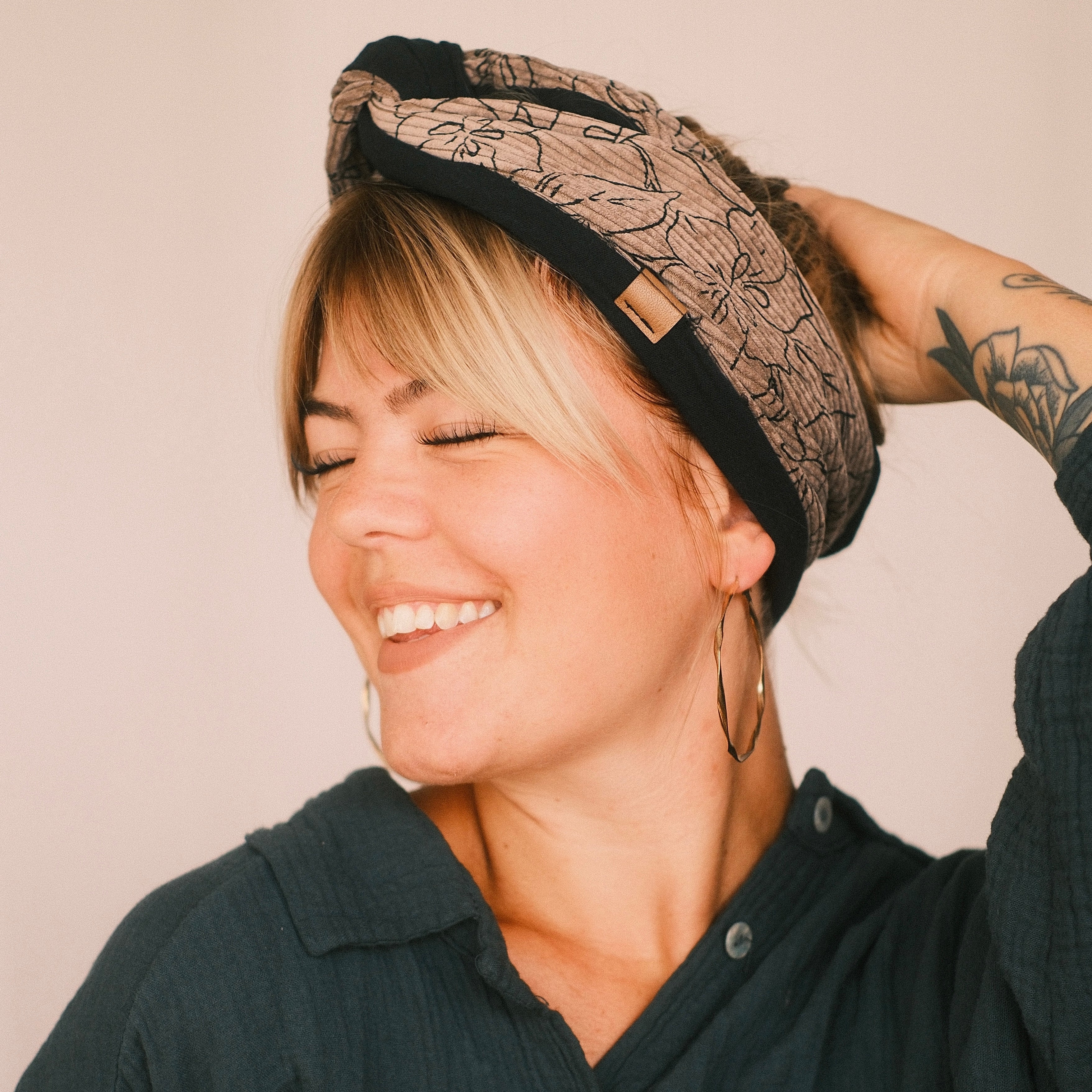 Drahthaarband 2 Seiten - Cord Blume Taupe