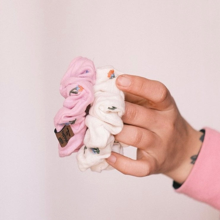 Scrunchie Blümchen Creme
