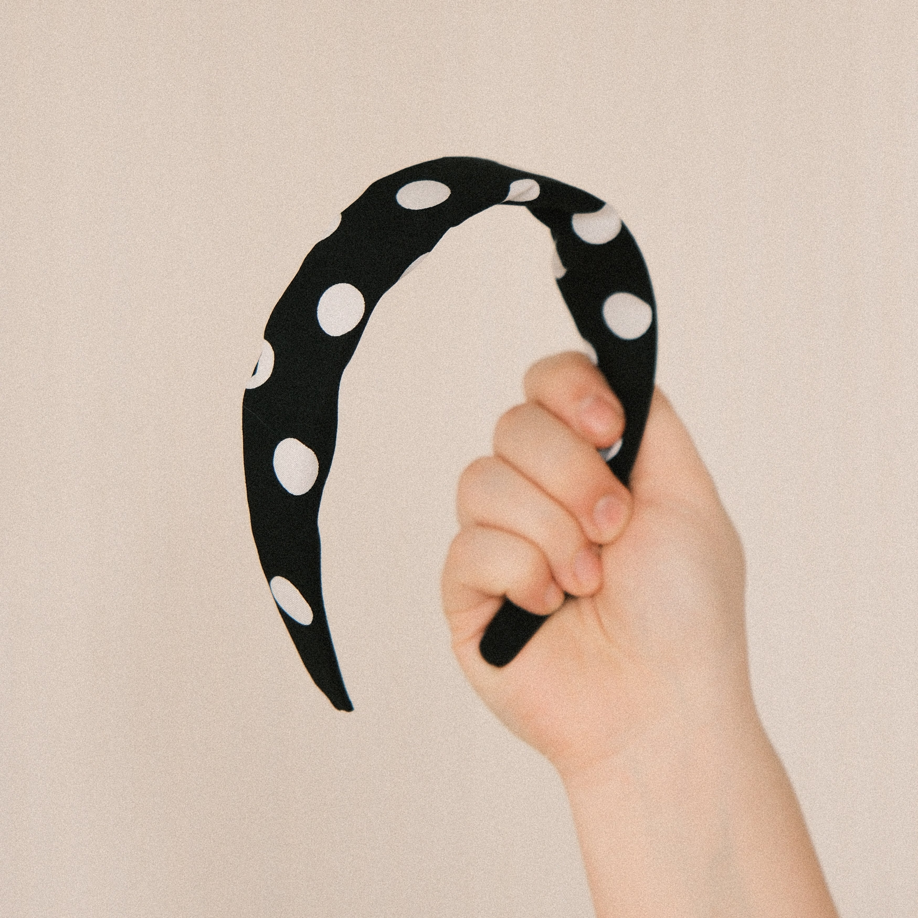 Anne - Polka Dots Schwarz