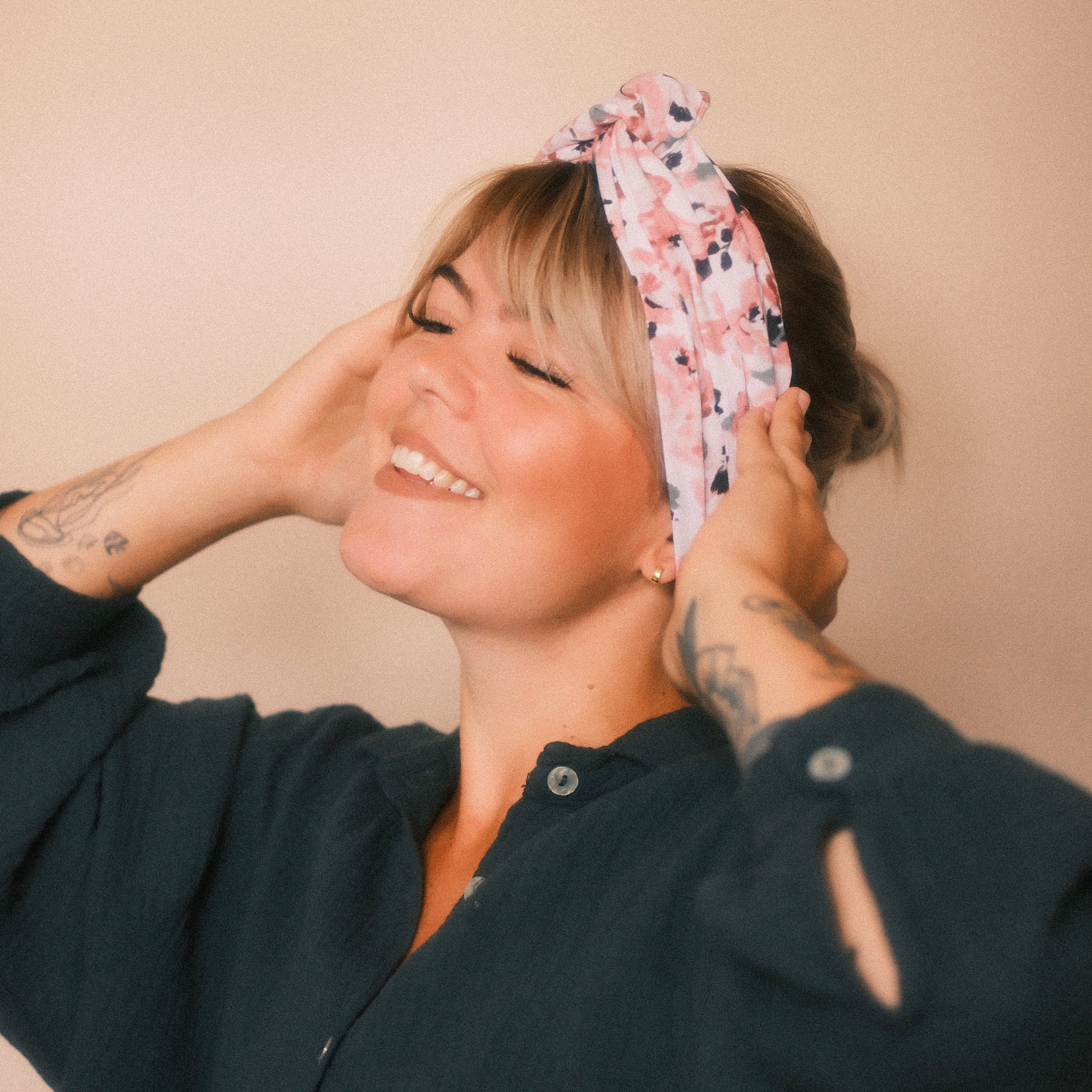 Drahthaarband breit White Bloom