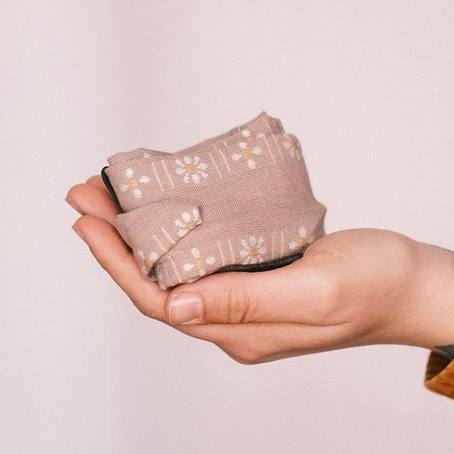 Drahthaarband beige Blümchen