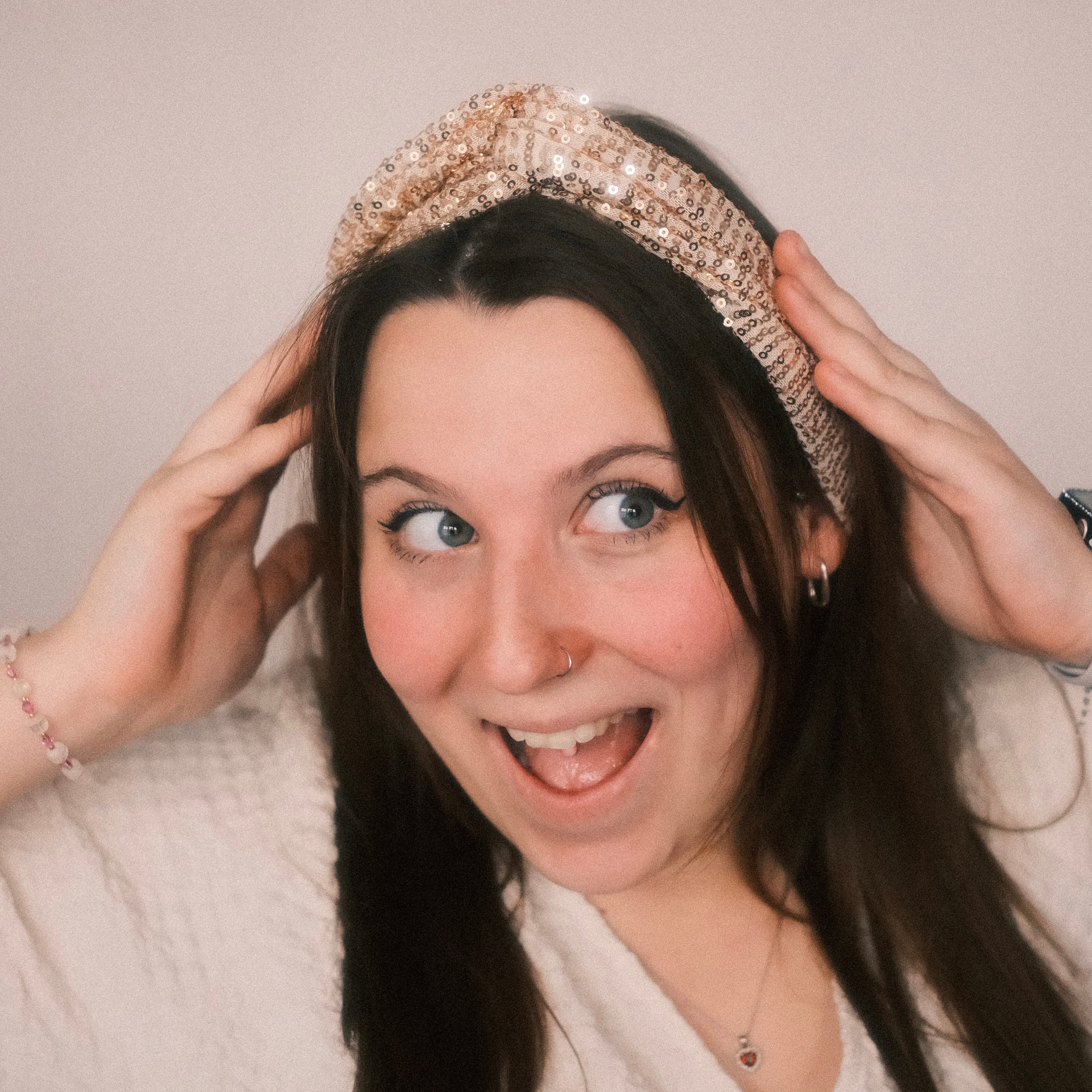 Drahthaarband Pailletten Golden