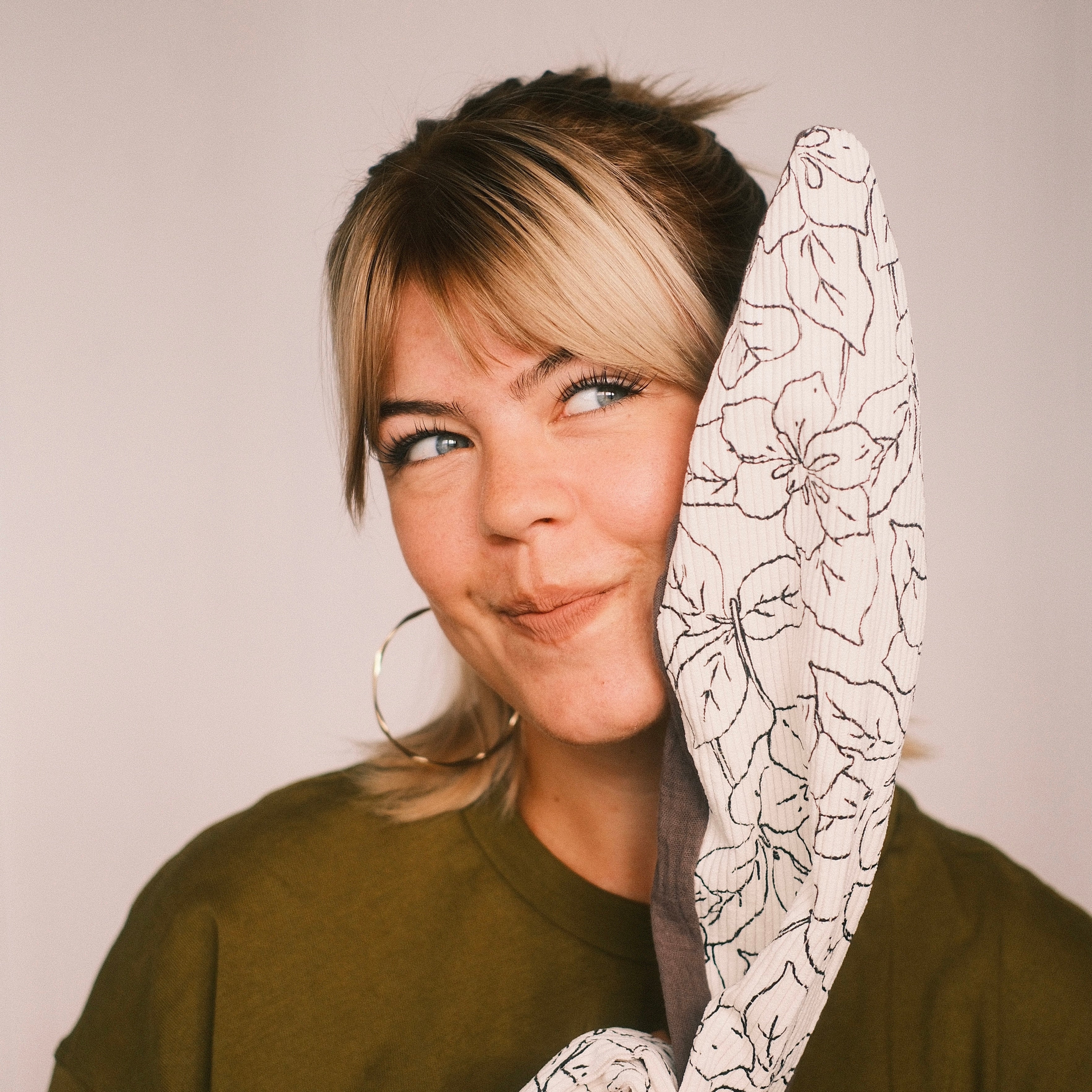 Drahthaarband 2 Seiten - Cord Blume Weiß