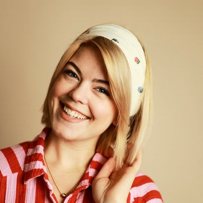 Drahthaarband Blümchen Creme