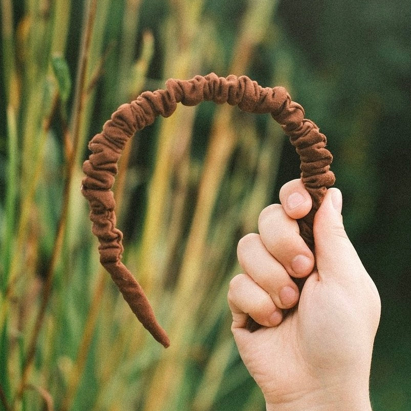 Hilde - Dirndl braun Haarreif gerafft