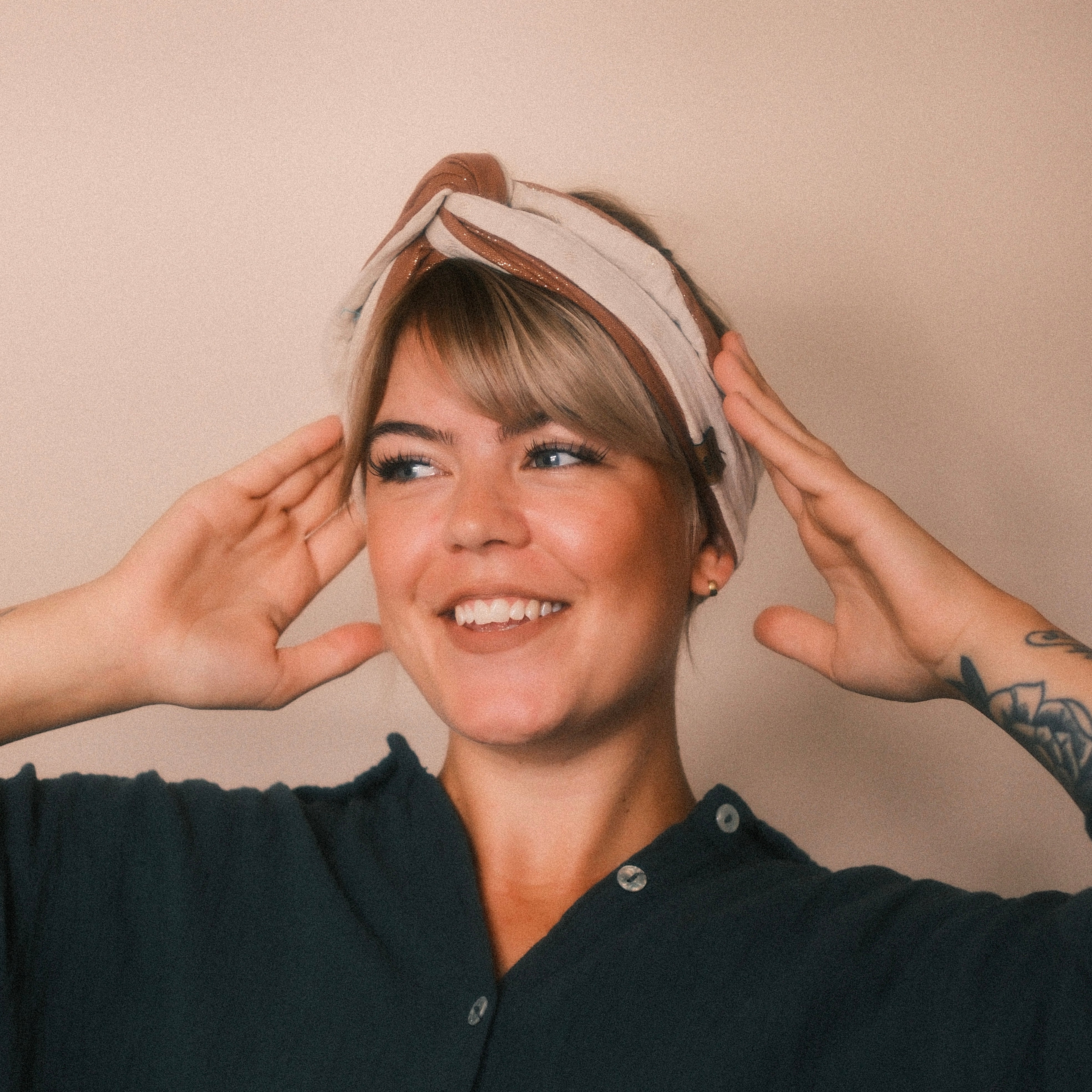 Drahthaarband 2 Seiten - Braun/ Golden Dots