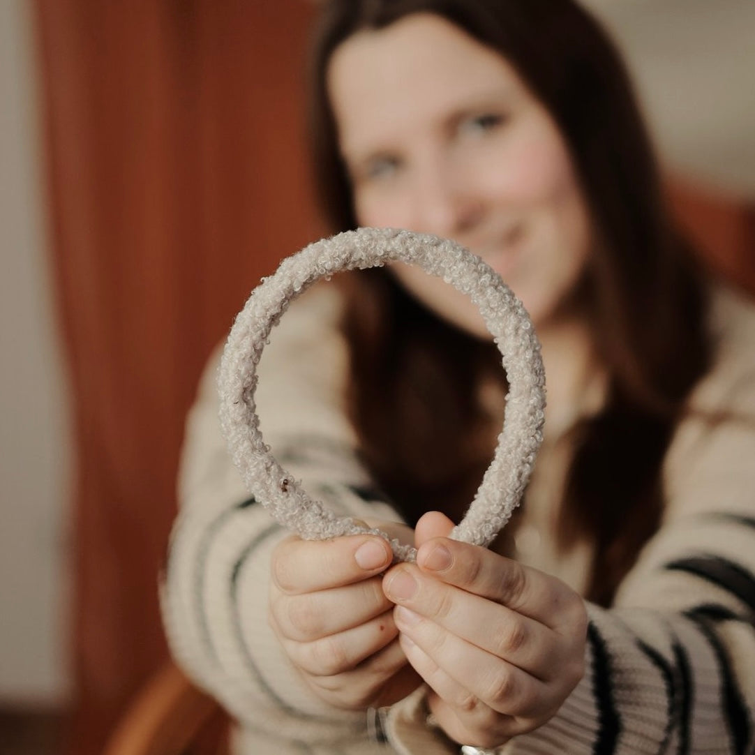 Lina Teddy Greige Haarreif