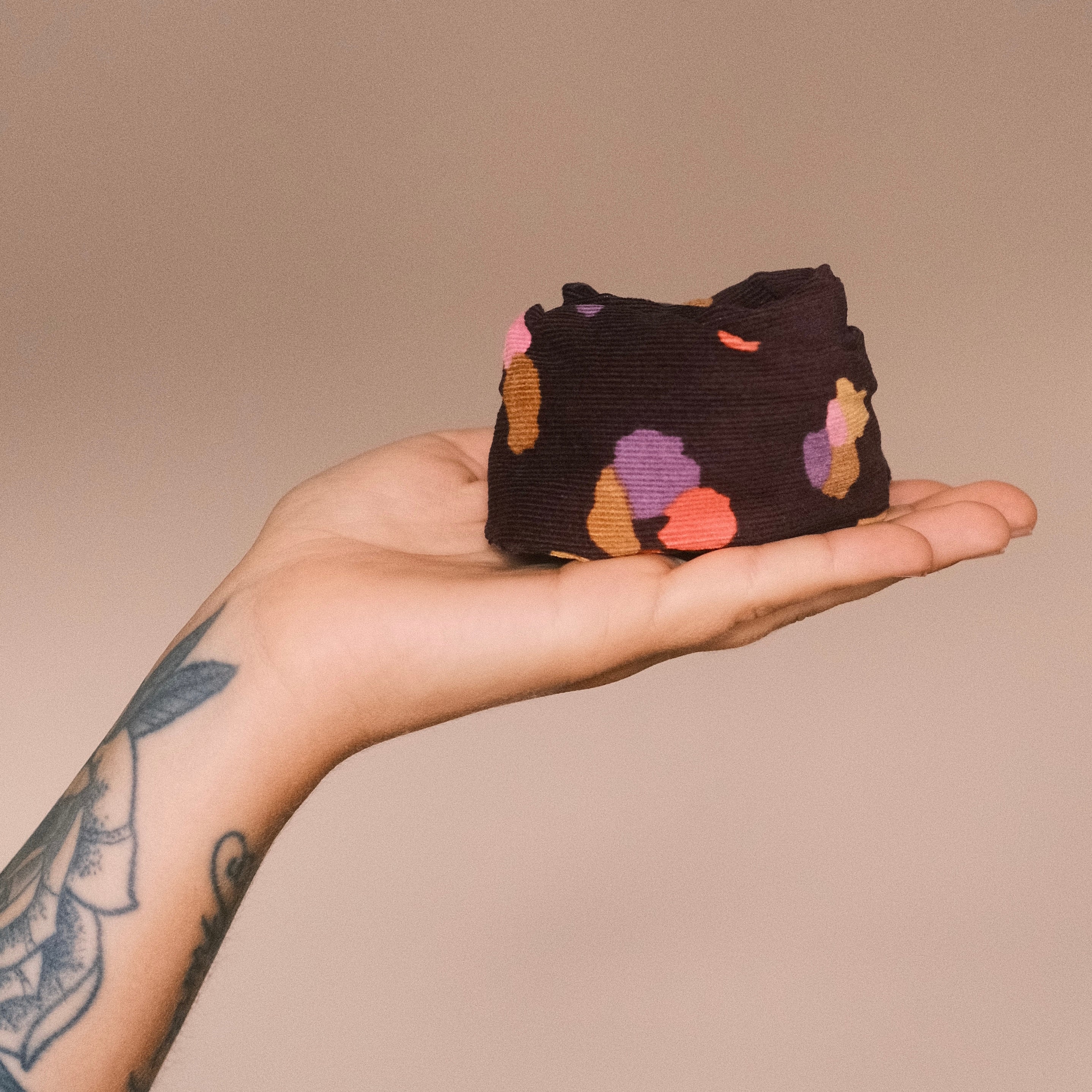 Drahthaarband - Cord Bunte Tupfen