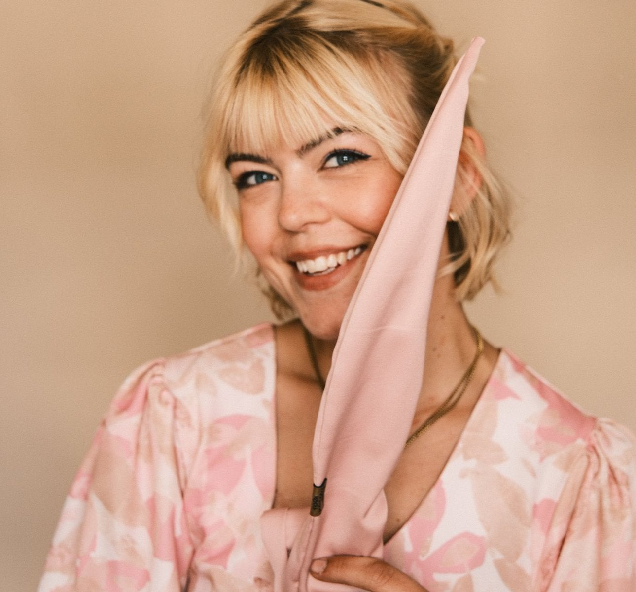 Drahthaarband Satin zart Rosa