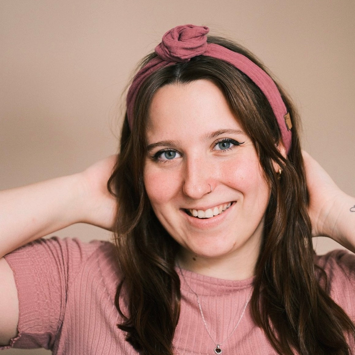 Drahthaarband Musselin Beere