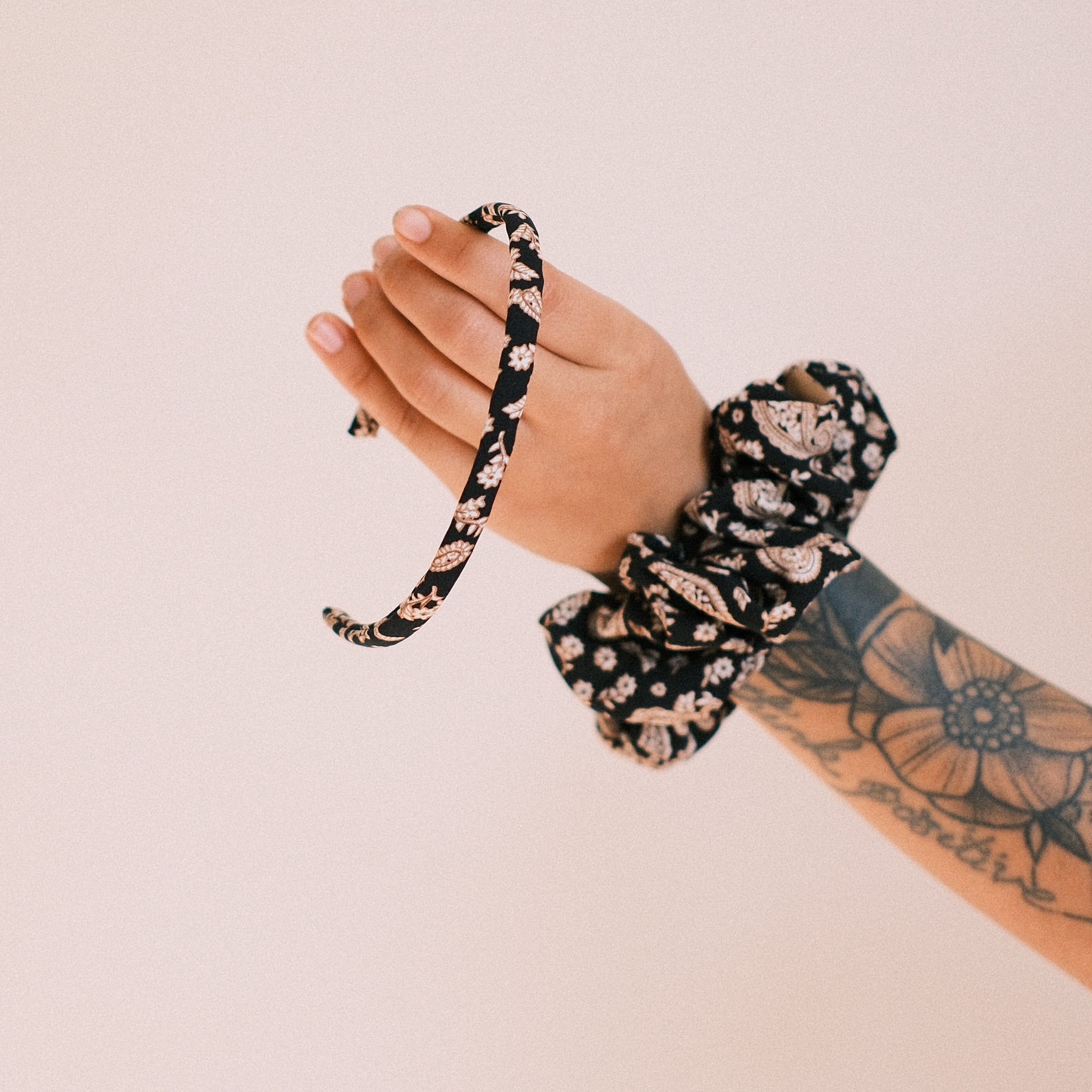 Lina - Vintage Paisley Schwarz