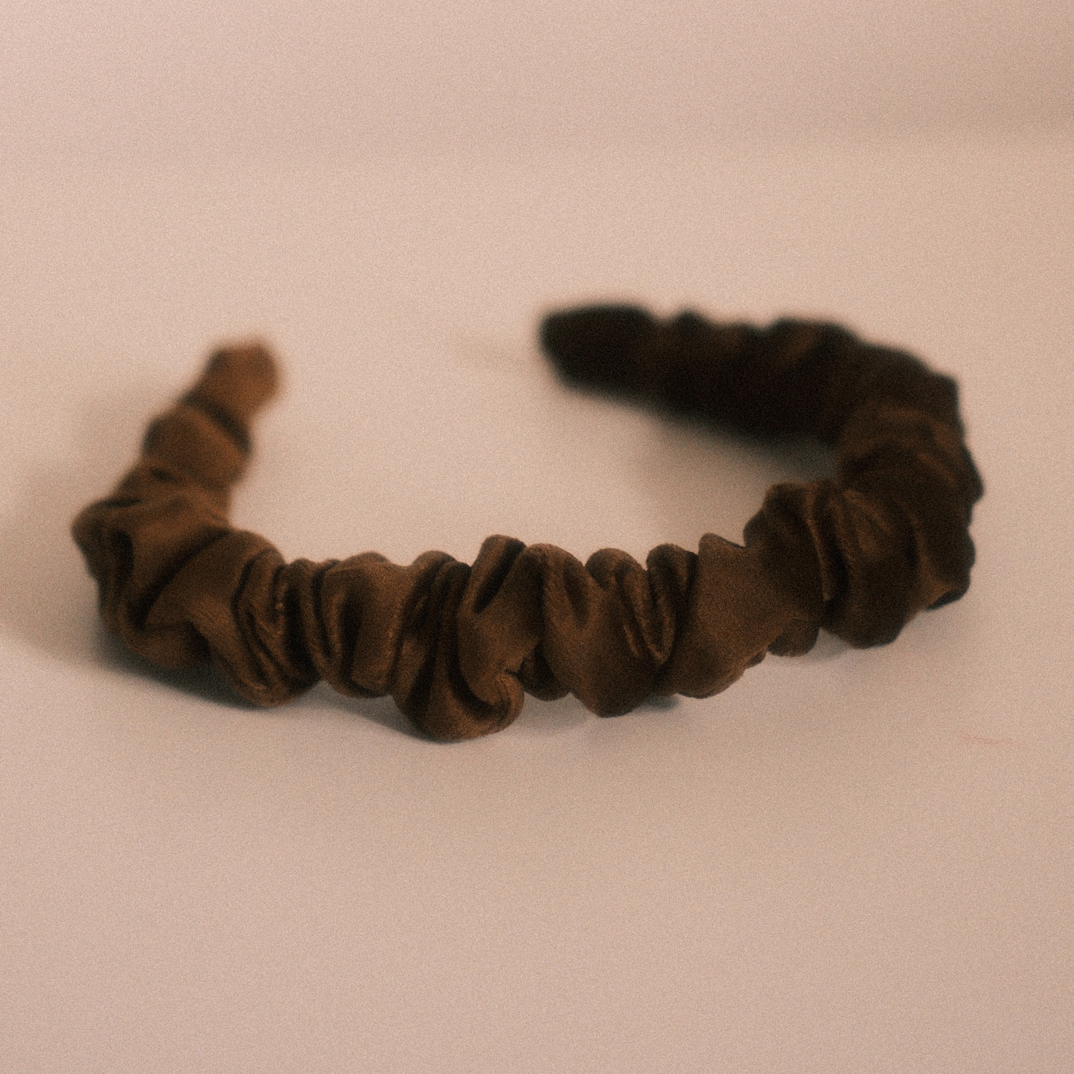 Hilde - Braun Haarreif gerafft