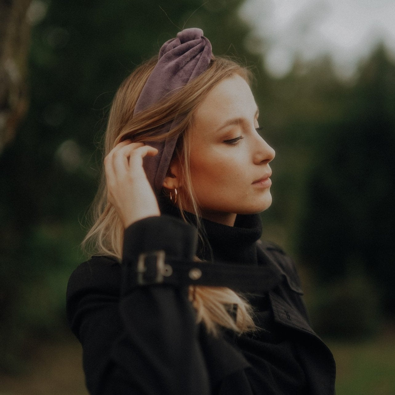 Drahthaarband samt lila