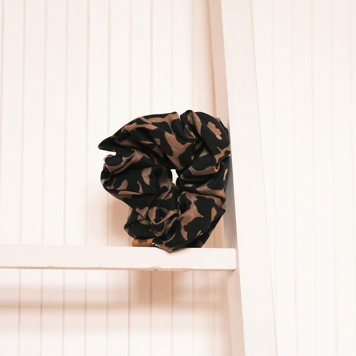 Big Scrunchie – Leo Karamell