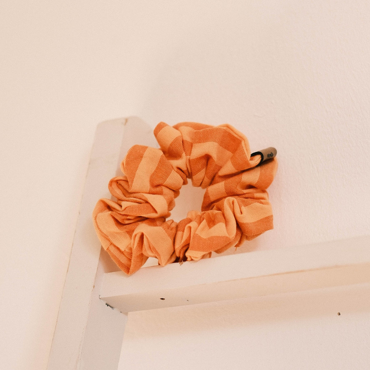 Scrunchie – Orangestreifen