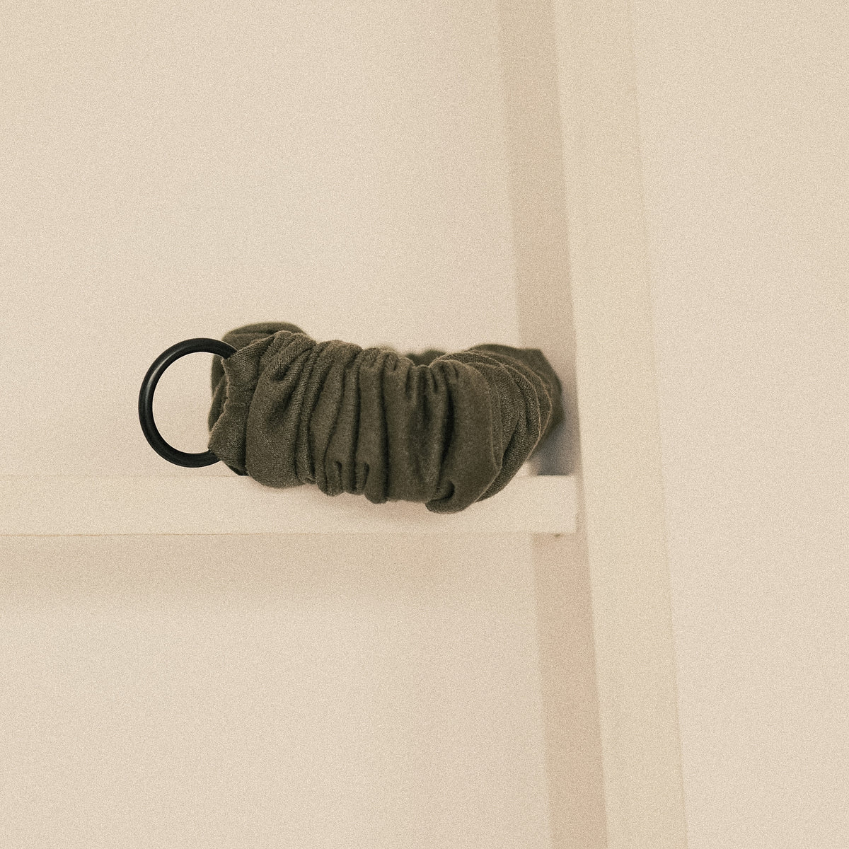 Handyscrunchie – Veganes Wildleder Khaki