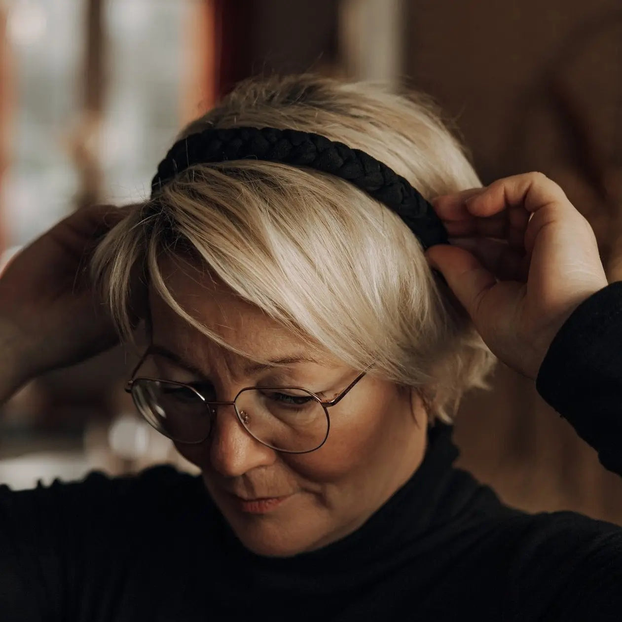 Bella- schwarz Haarreif geflochten