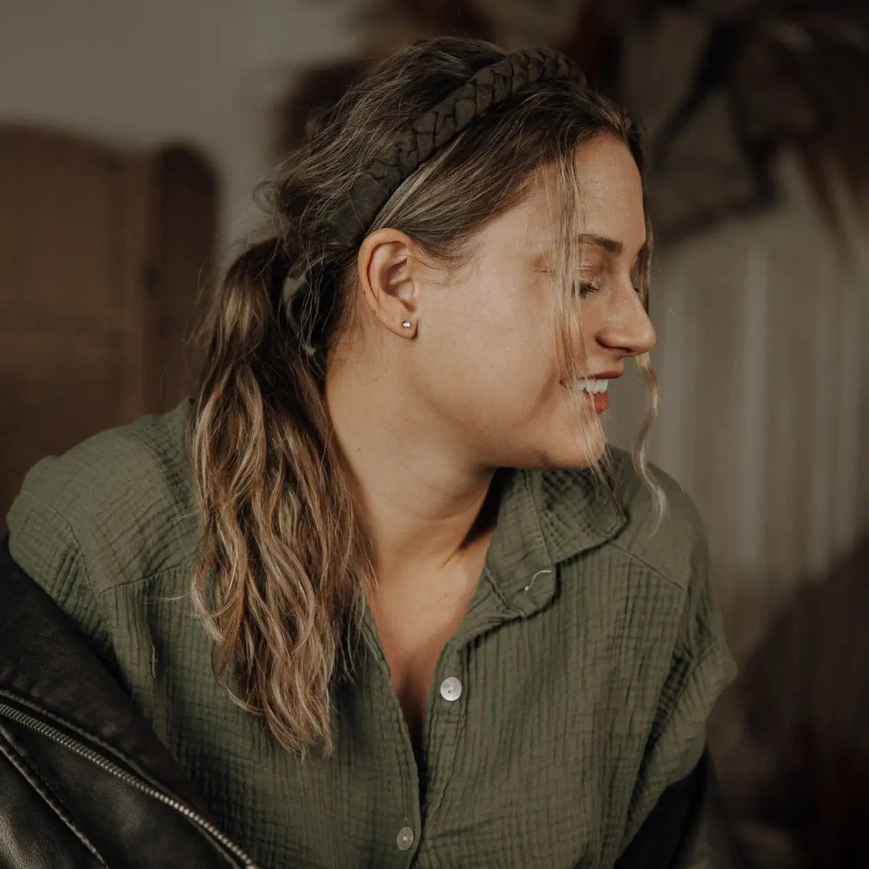 Bella- Khaki Haarreif geflochten