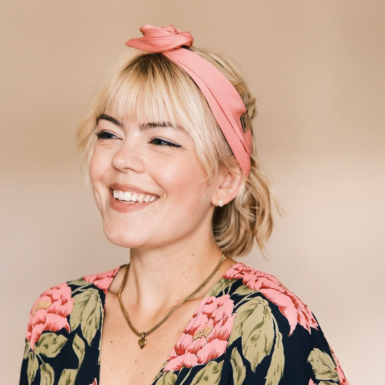 Drahthaarband Satin Apricot