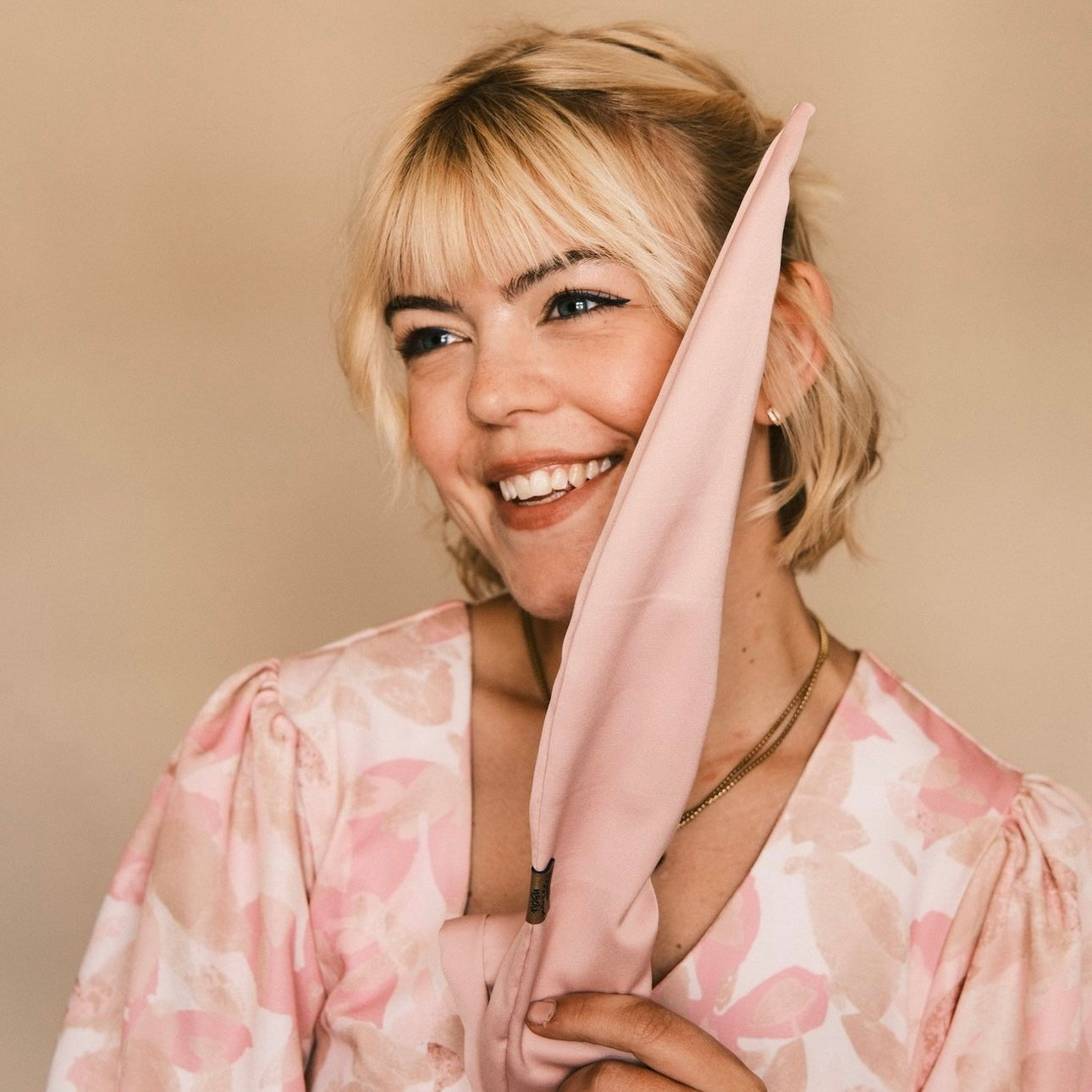 Drahthaarband Satin zart Rosa