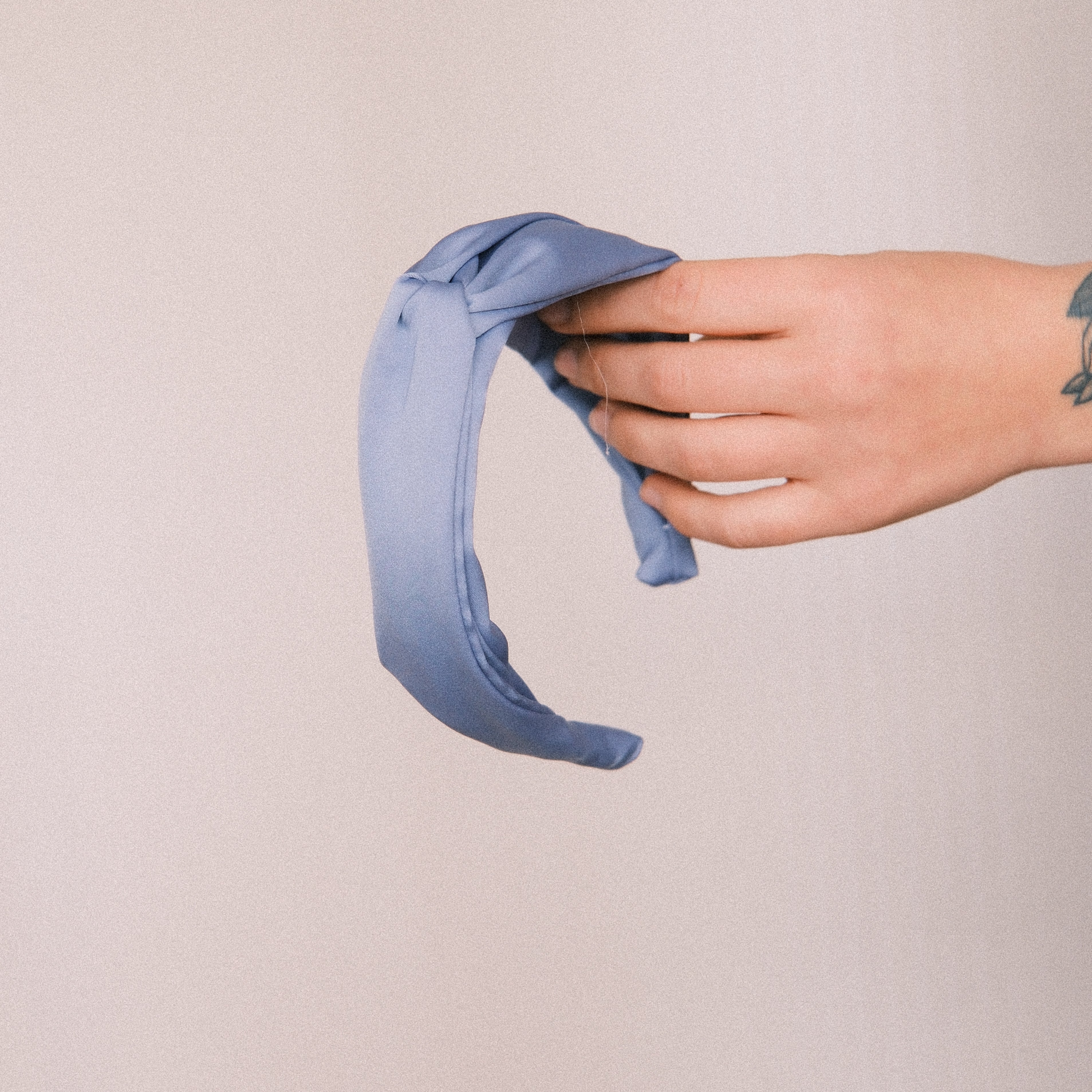 Viky - Satin Hellblau