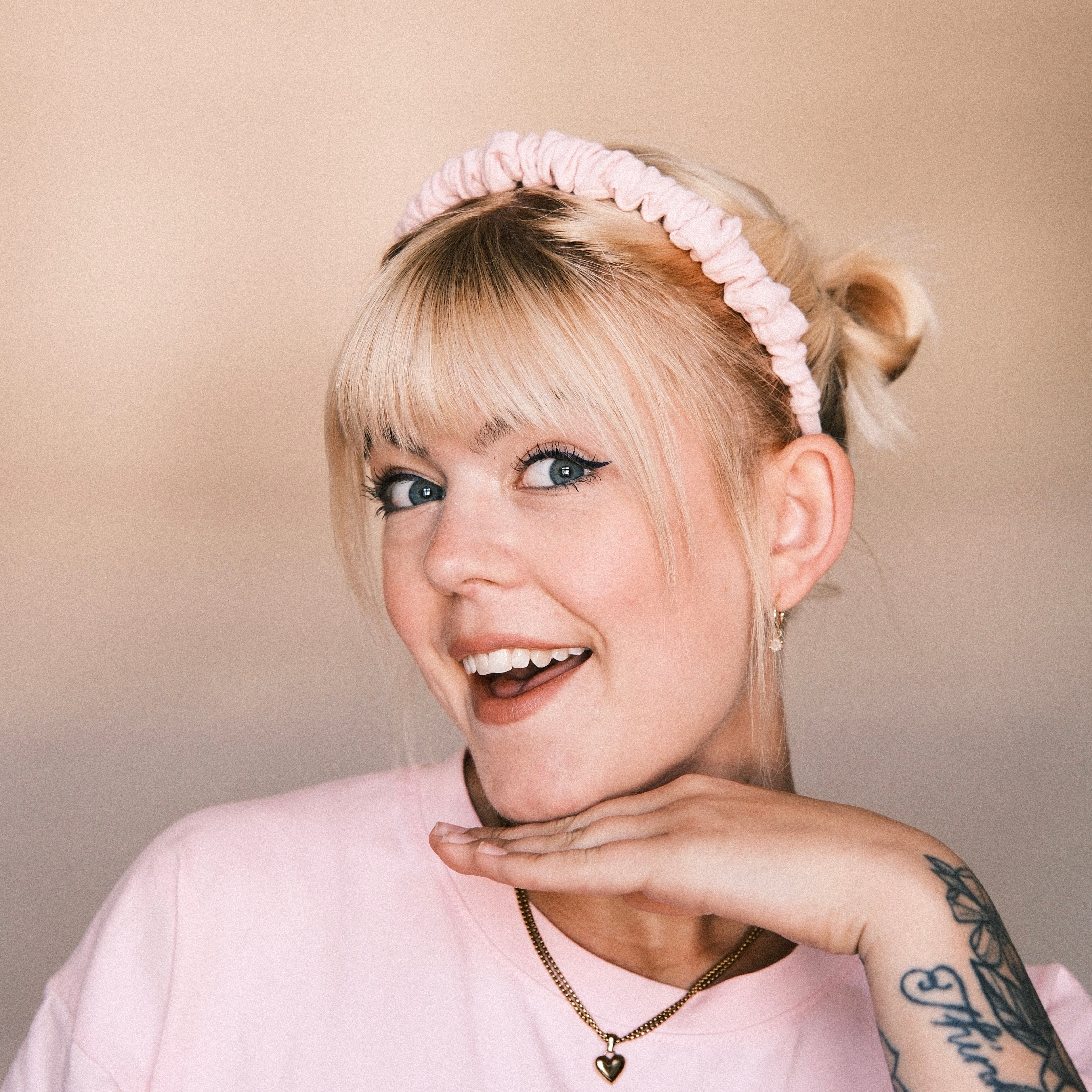 Hilde - Musselin Hellrosa Haarreif gerafft