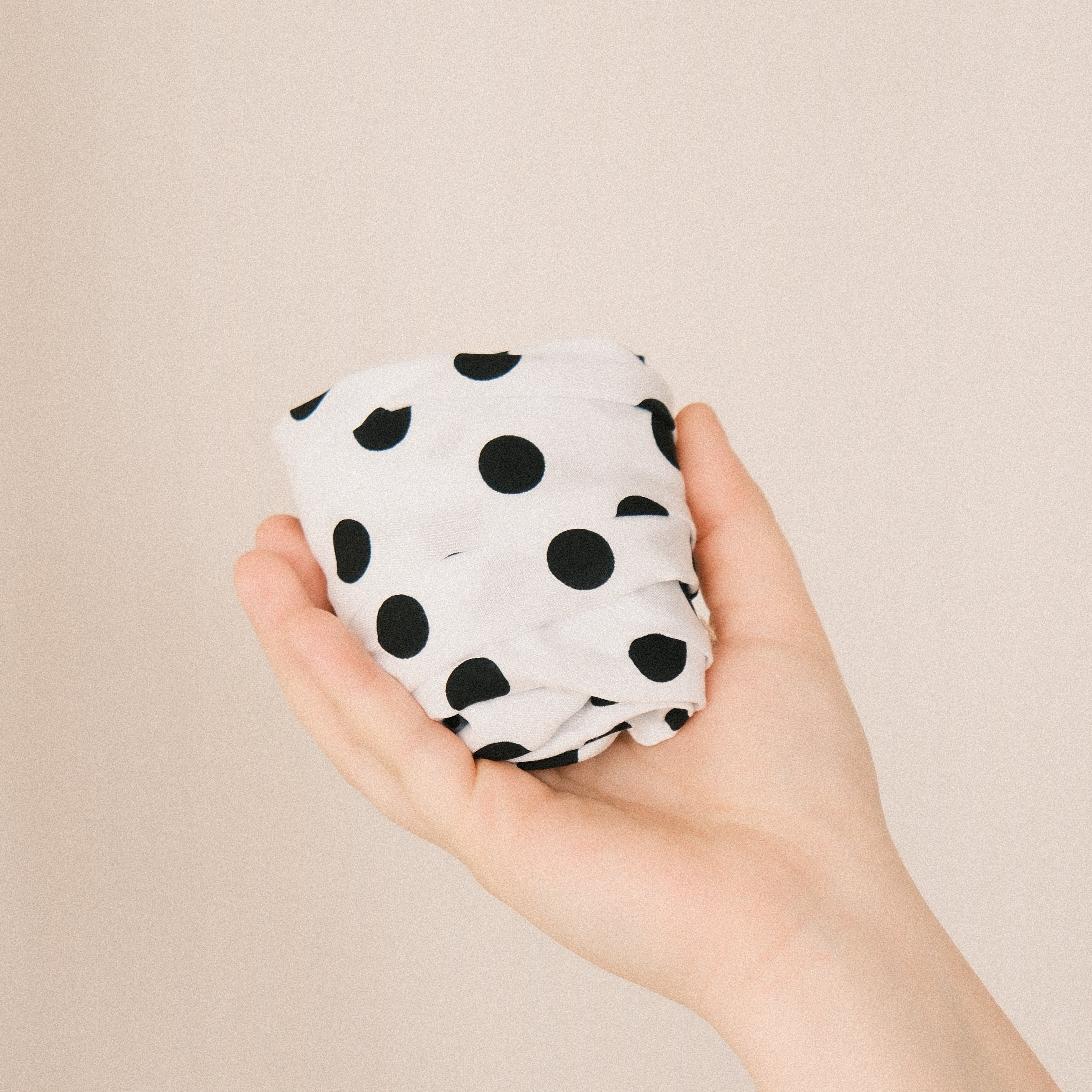 Drahthaarband breit -Polka Dots Weiß