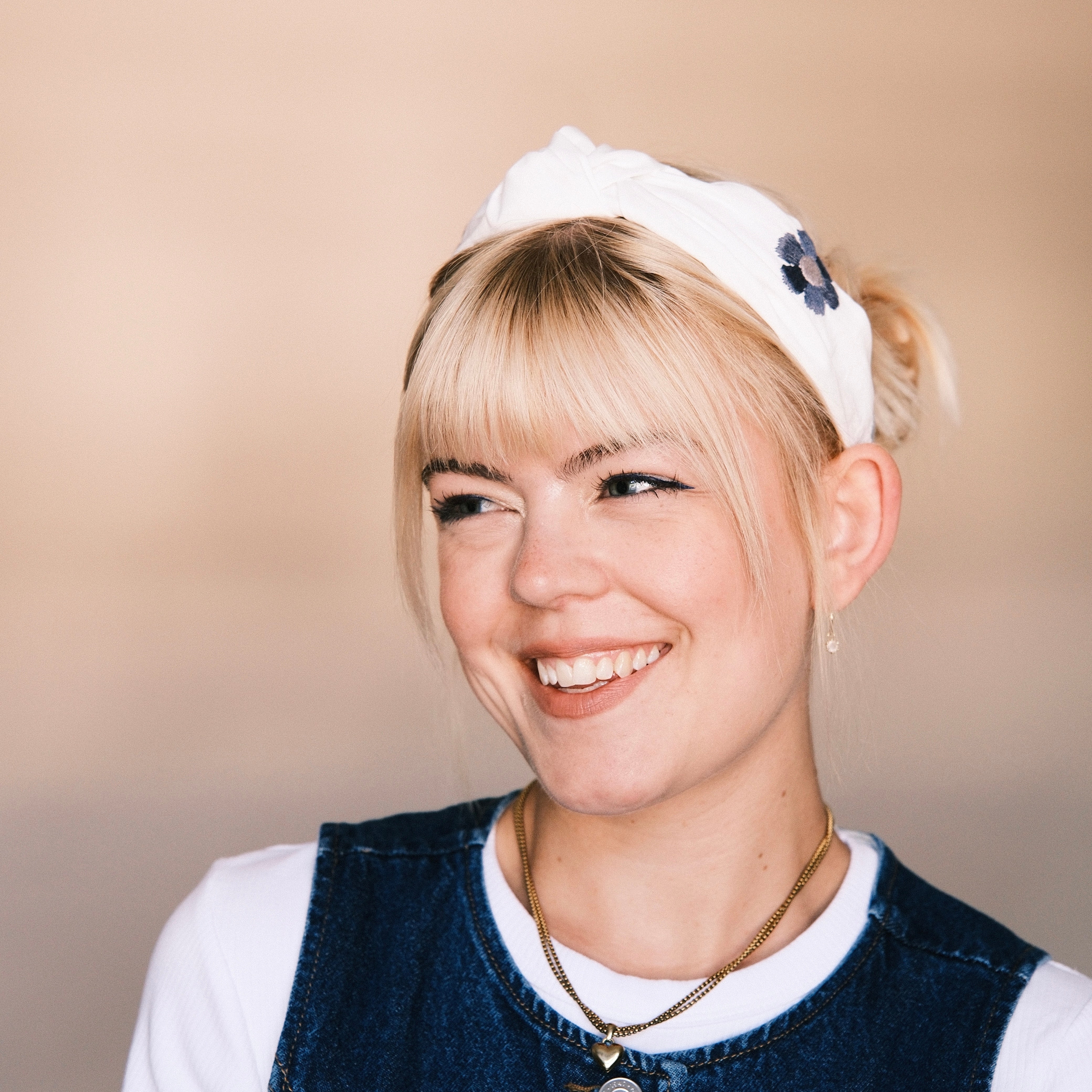 Katharina - große blaue Blumen