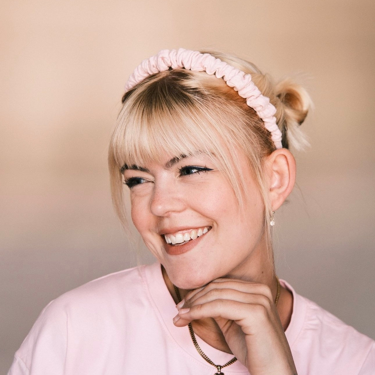 Hilde - Musselin Hellrosa Haarreif gerafft