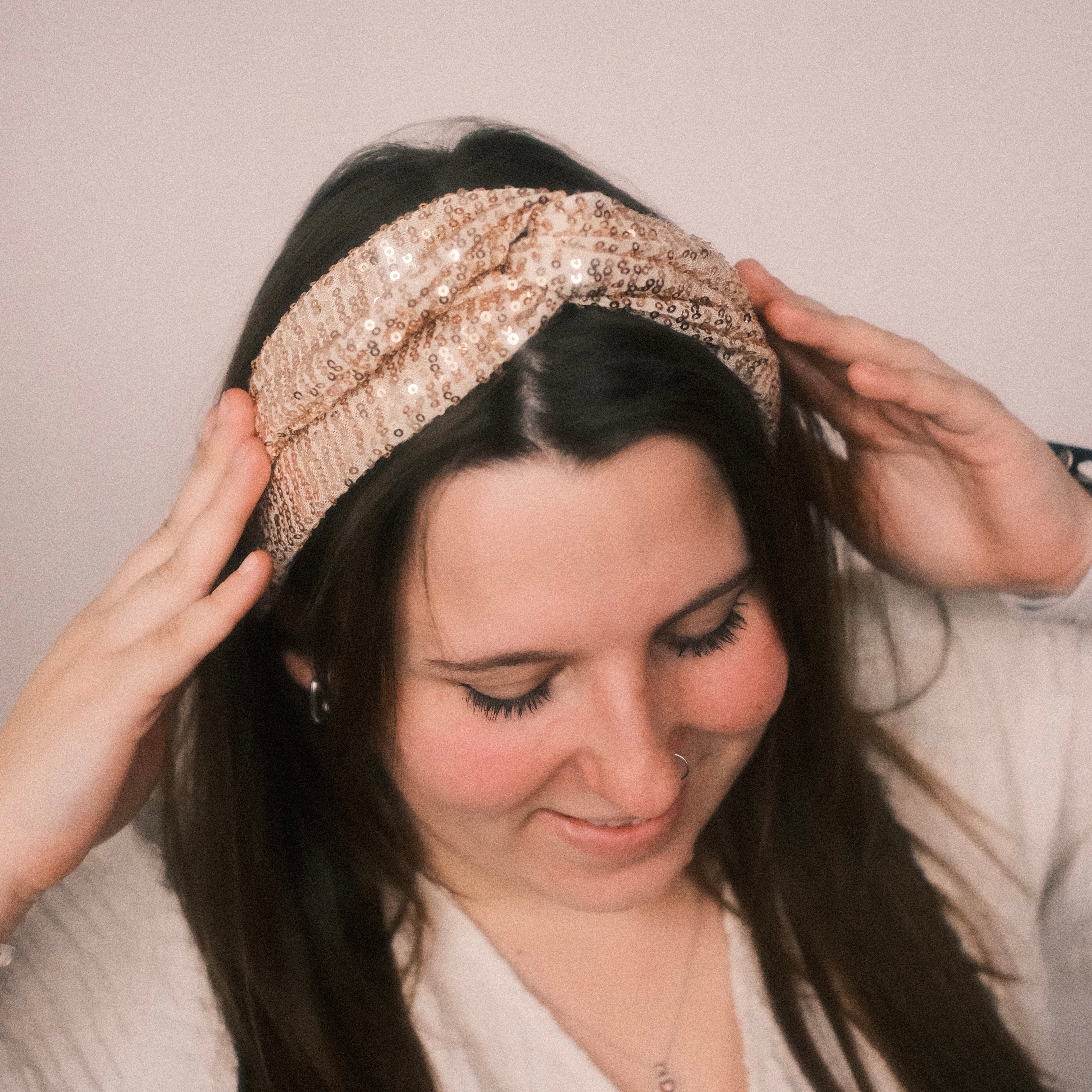 Drahthaarband Pailletten Golden