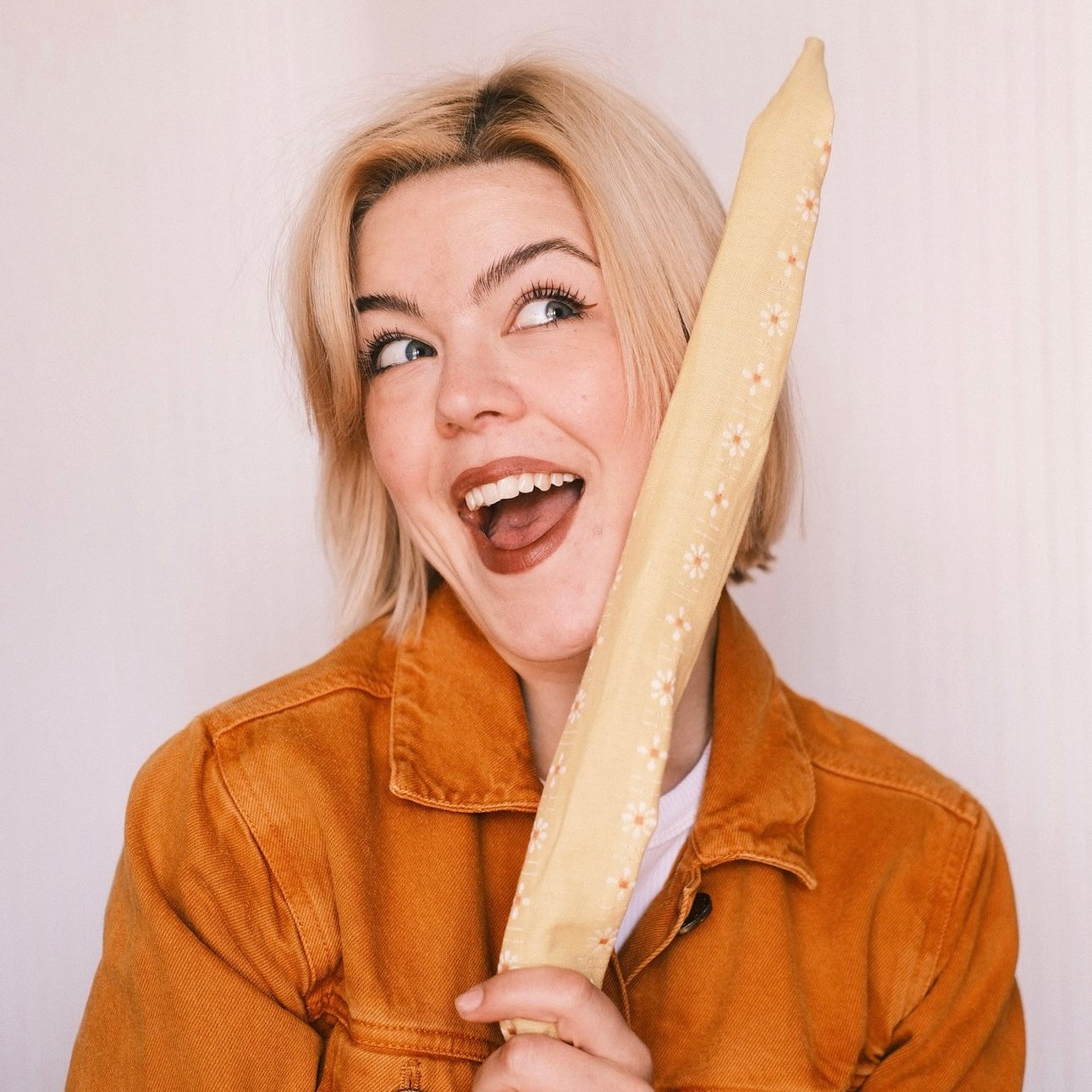 Drahthaarband gelb Blümchen