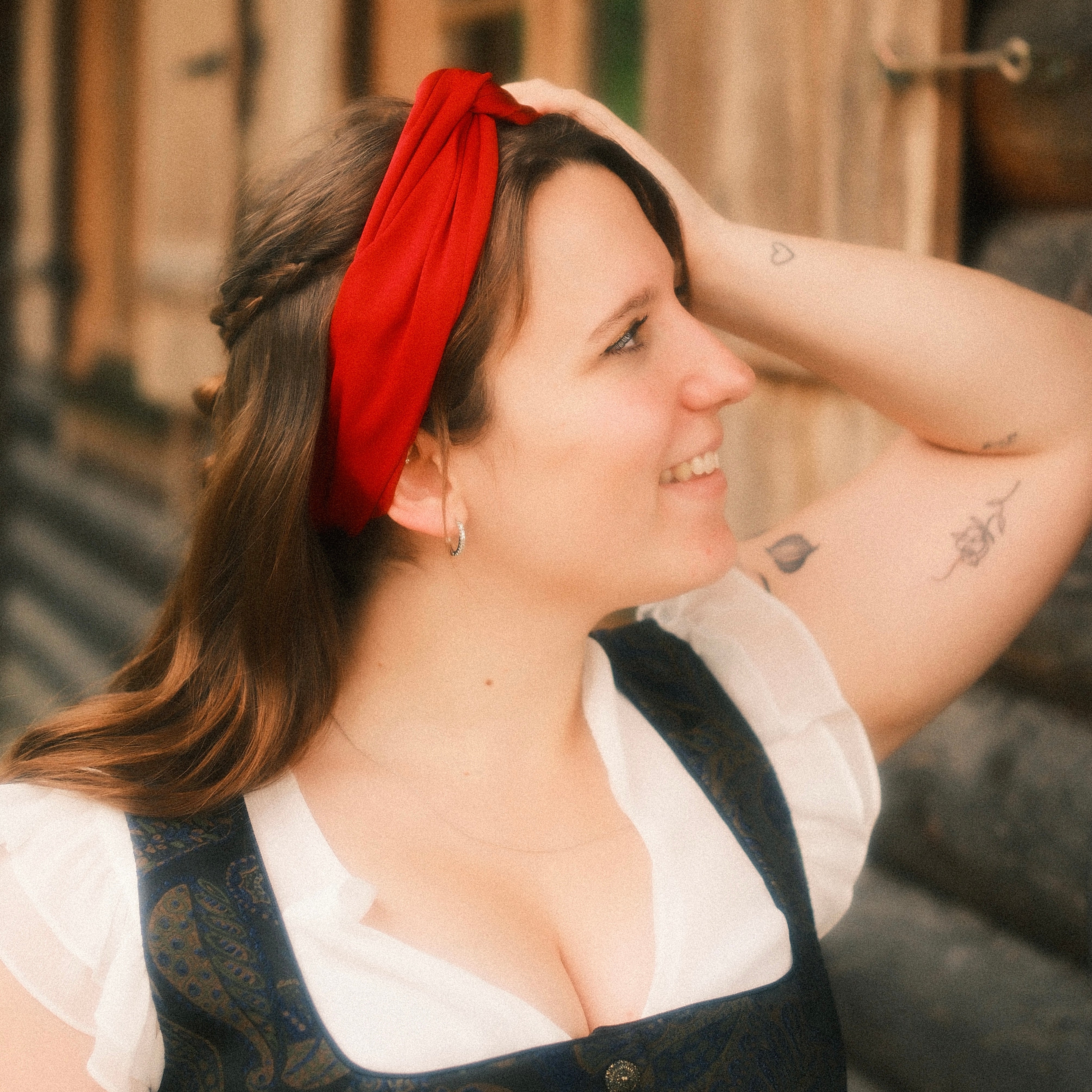 Drahthaarband Satin Rot