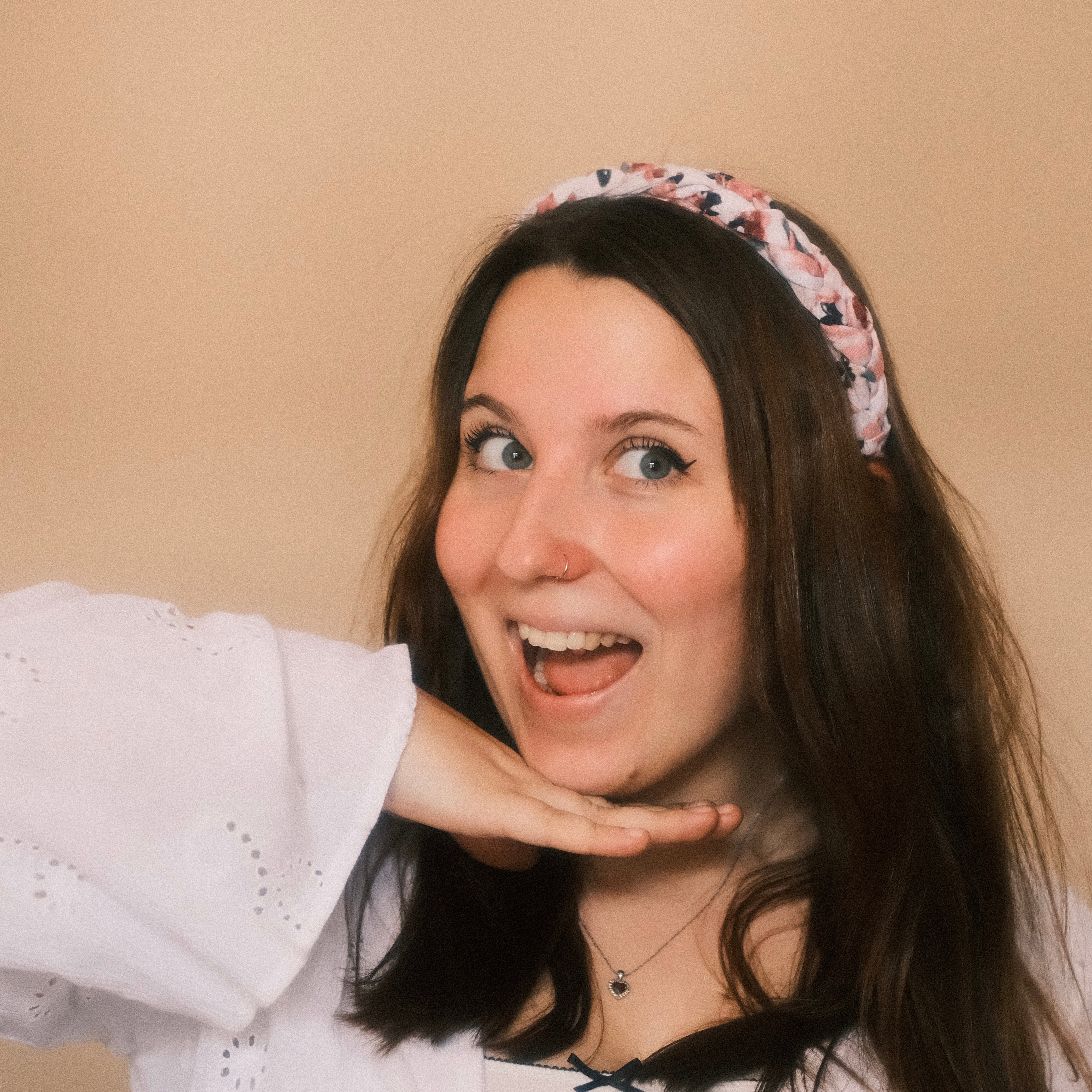 Elisabeth - White Bloom