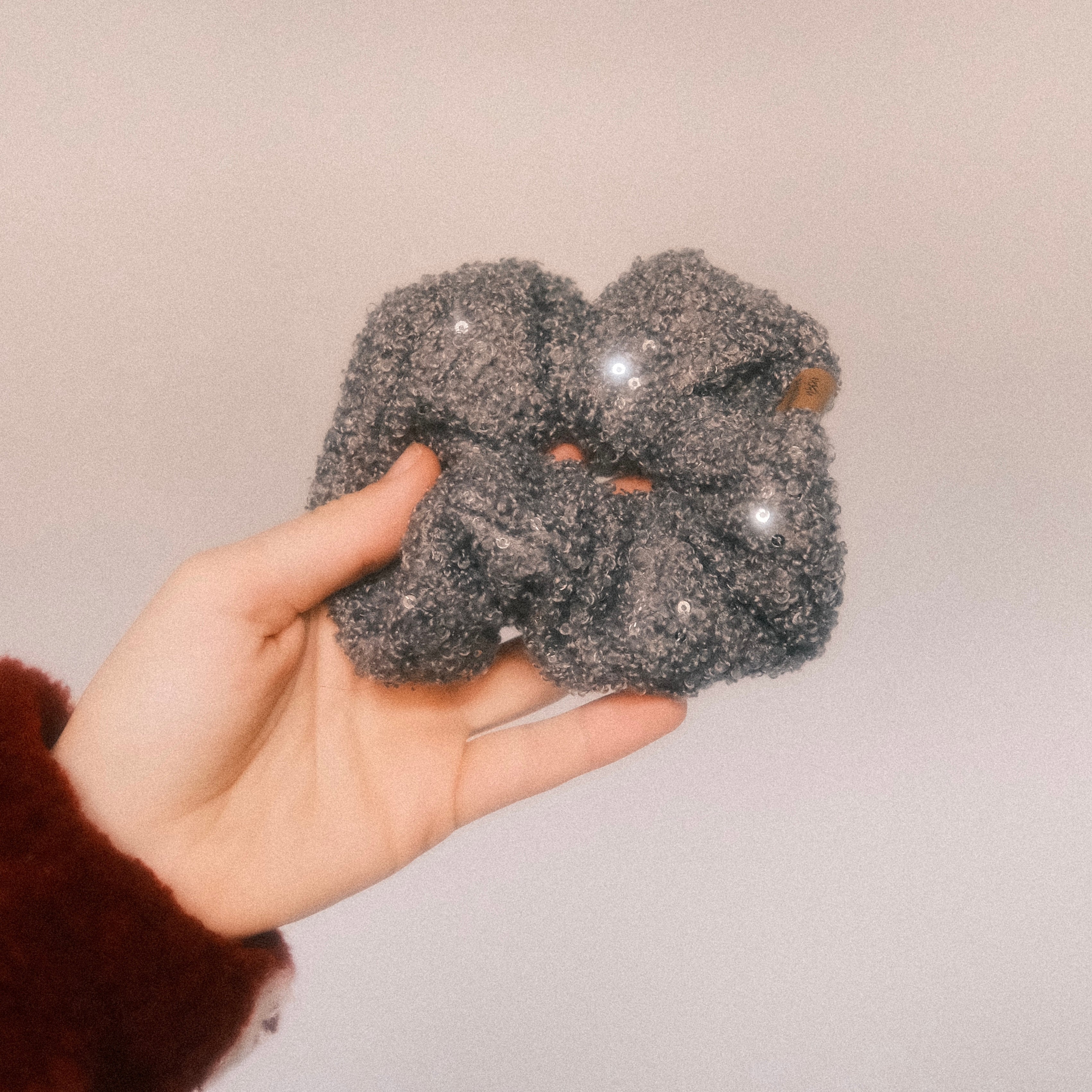 Scrunchie - Teddy Pailletten Grau