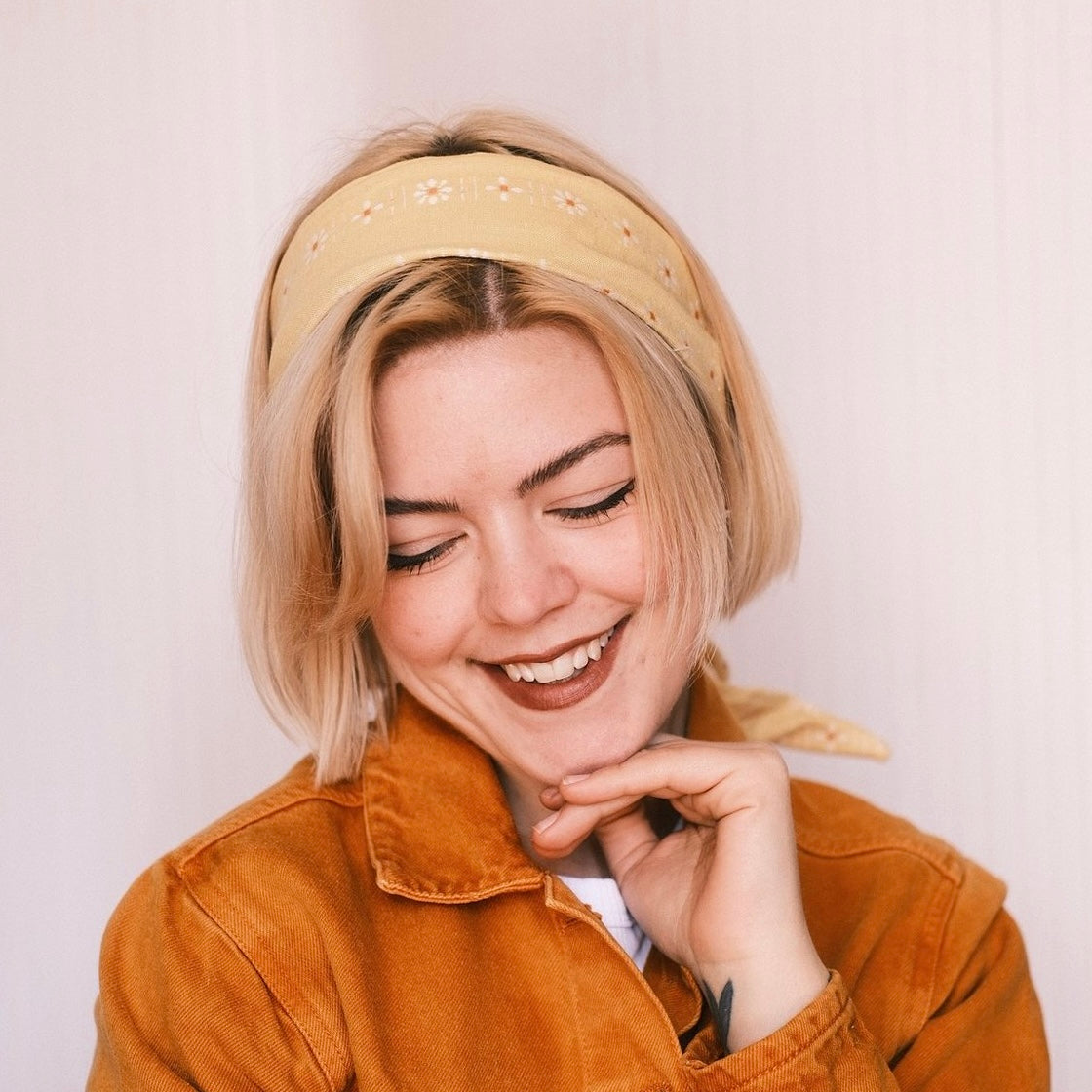 Drahthaarband gelb Blümchen