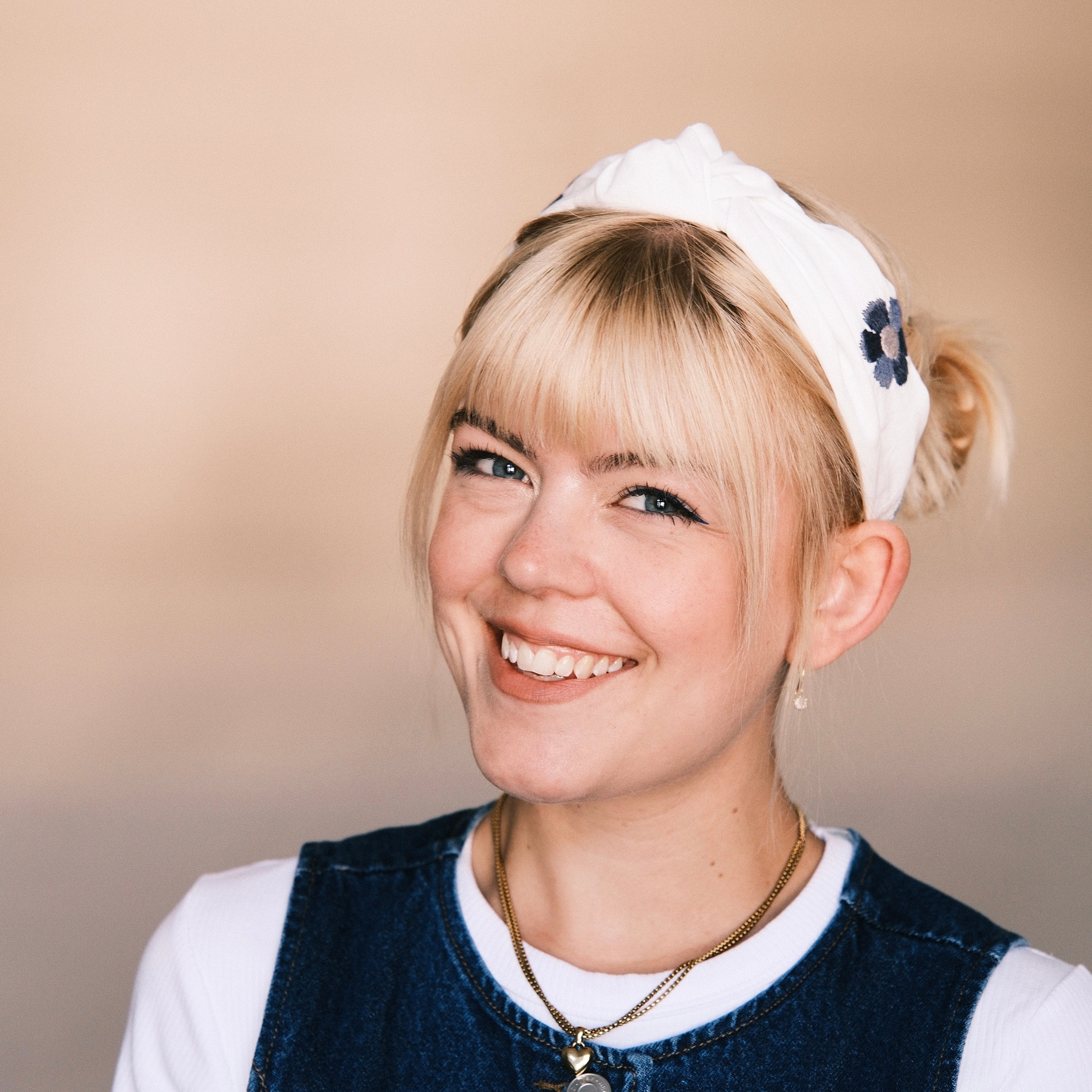 Katharina - große blaue Blumen