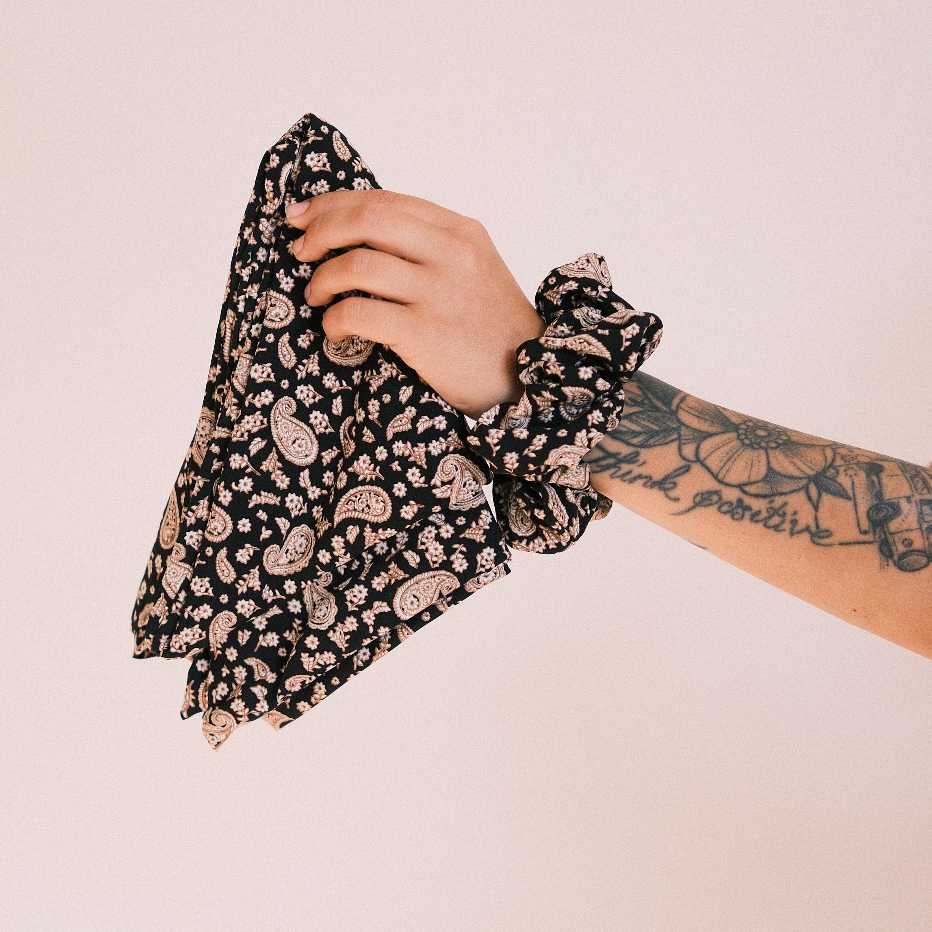 XXL Dreieckstuch  - Vintage Paisley Schwarz