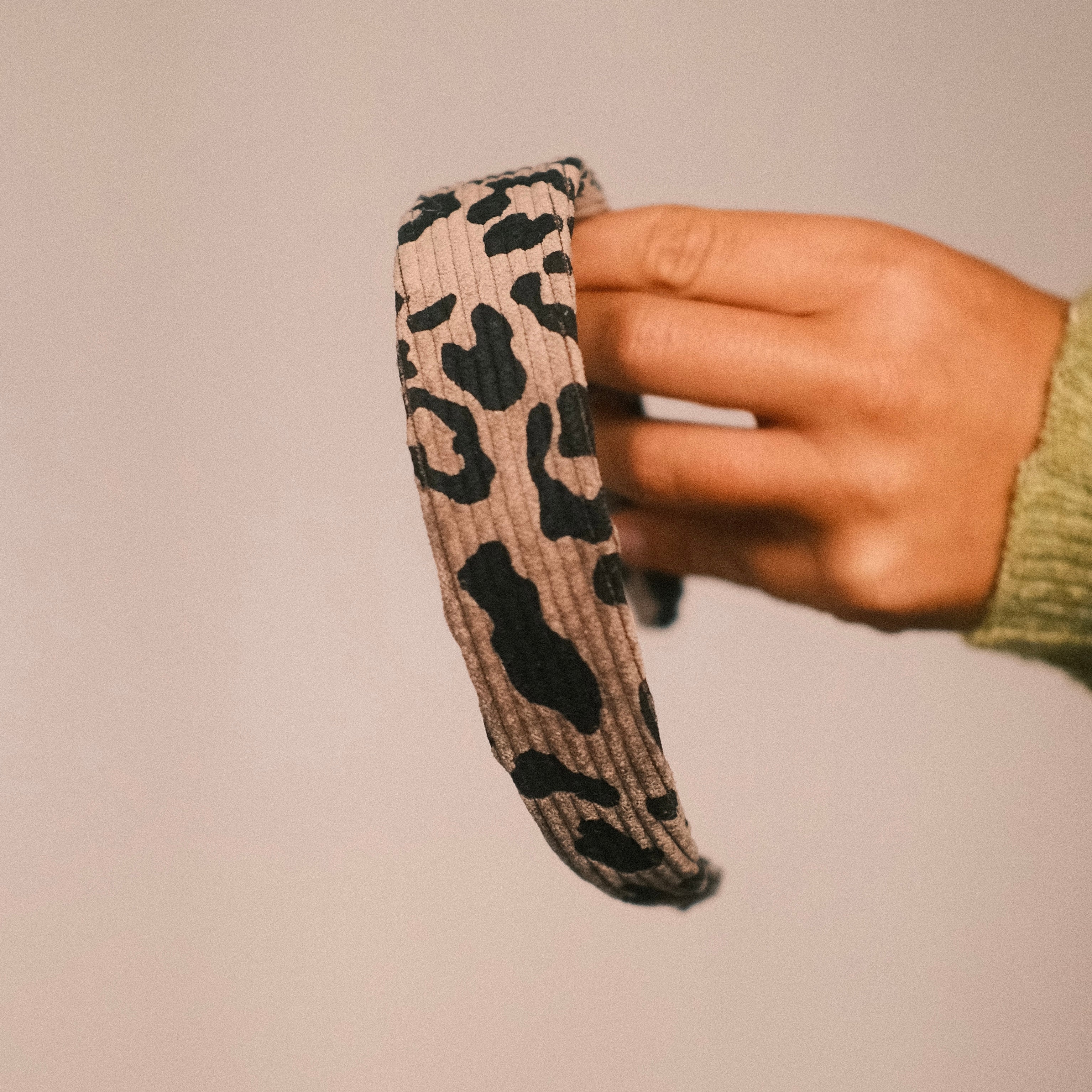 Anne - Cord Leo Taupe