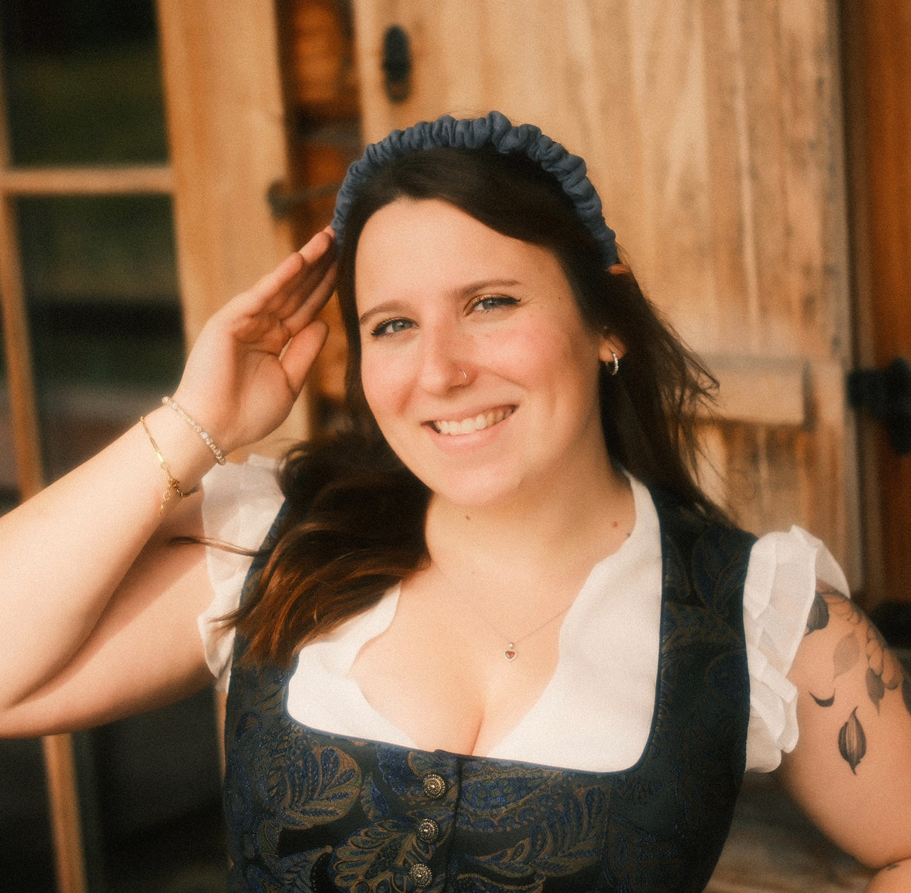 Hilde - Dirndl Blau Haarreif gerafft