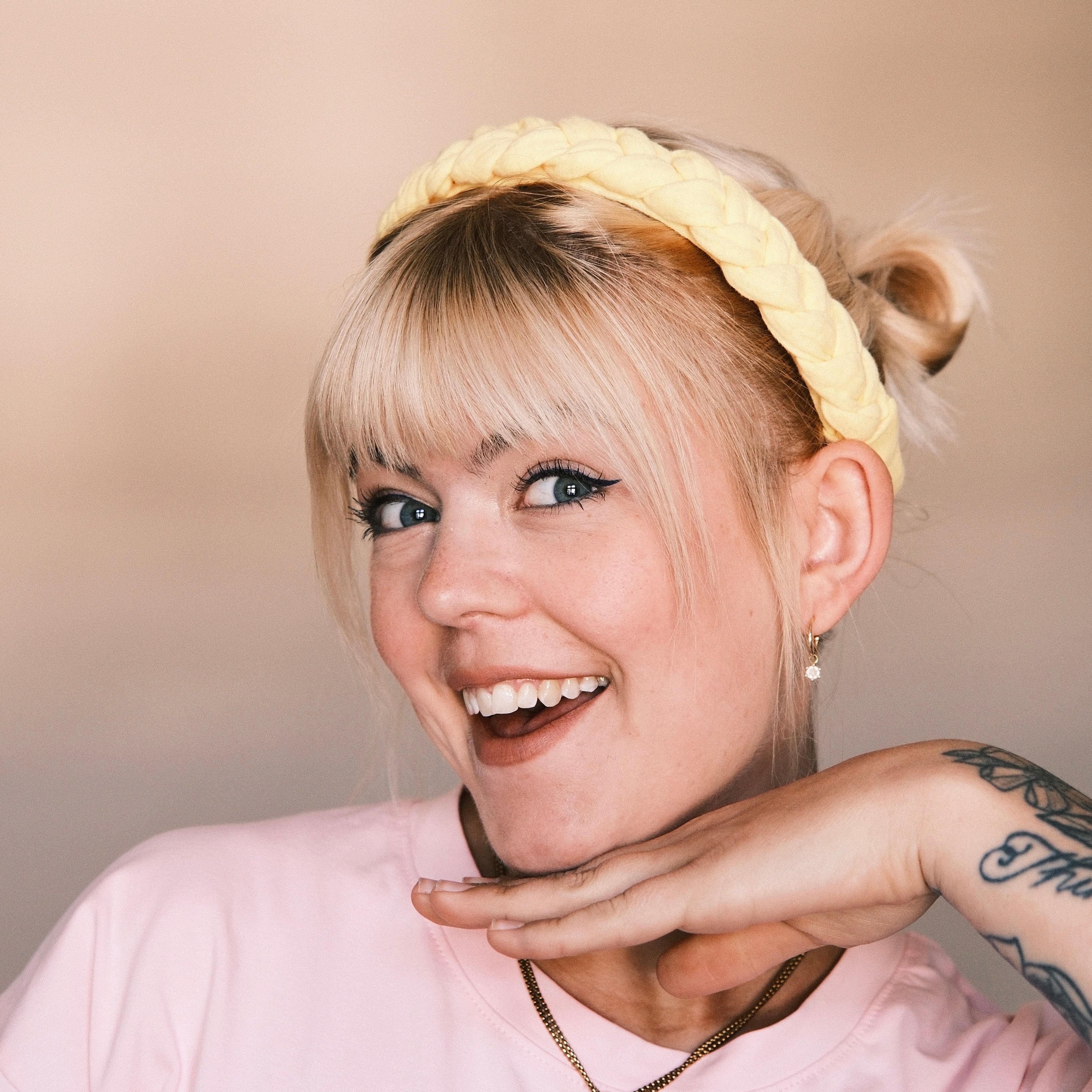 Carlotta - butter yellow