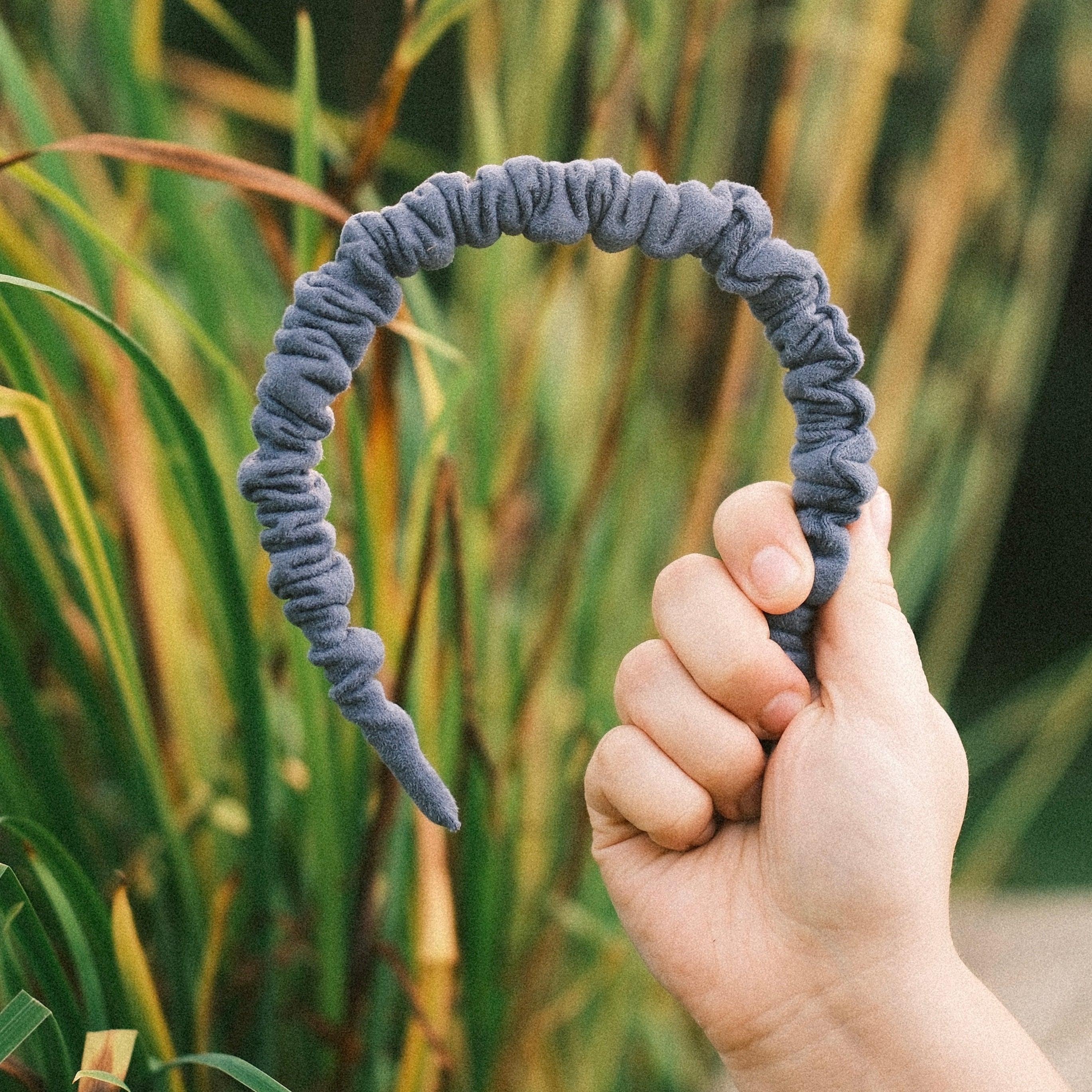 Hilde - Dirndl Blau Haarreif gerafft