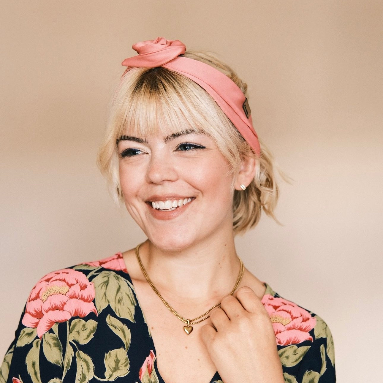 Drahthaarband Satin Apricot