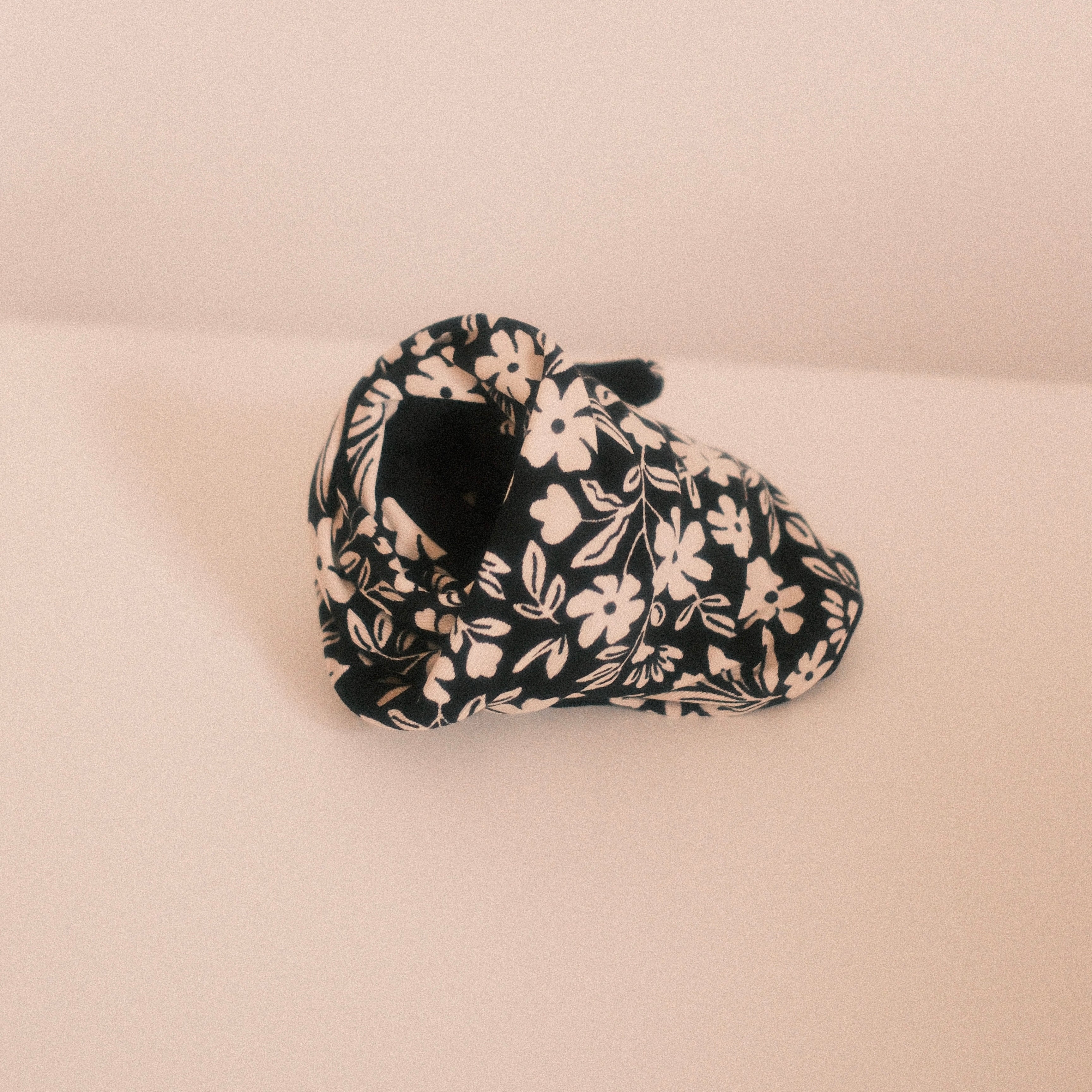 Drahthaarband 2 Seiten - schwarze Blumen