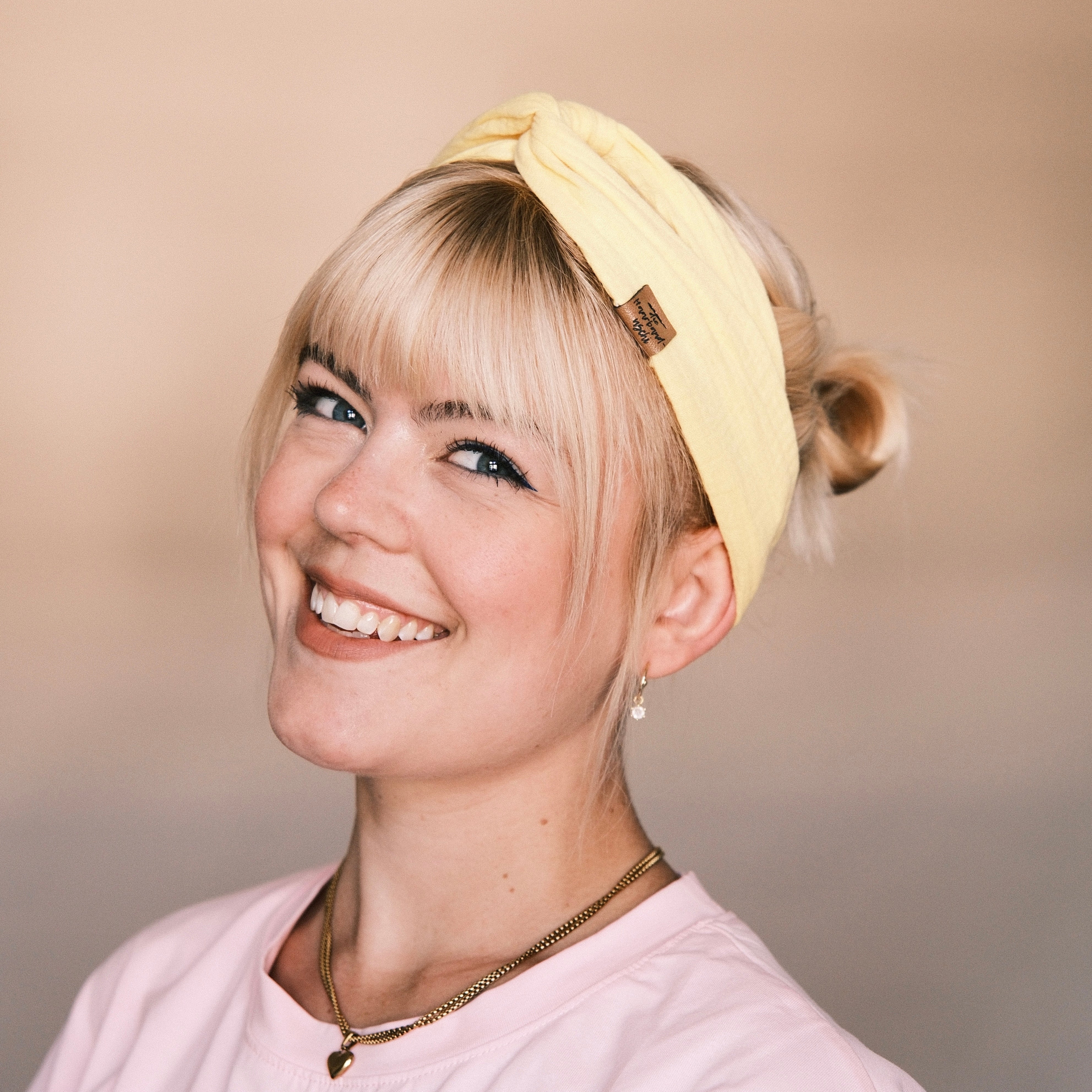 Drahthaarband Musselin butter yellow