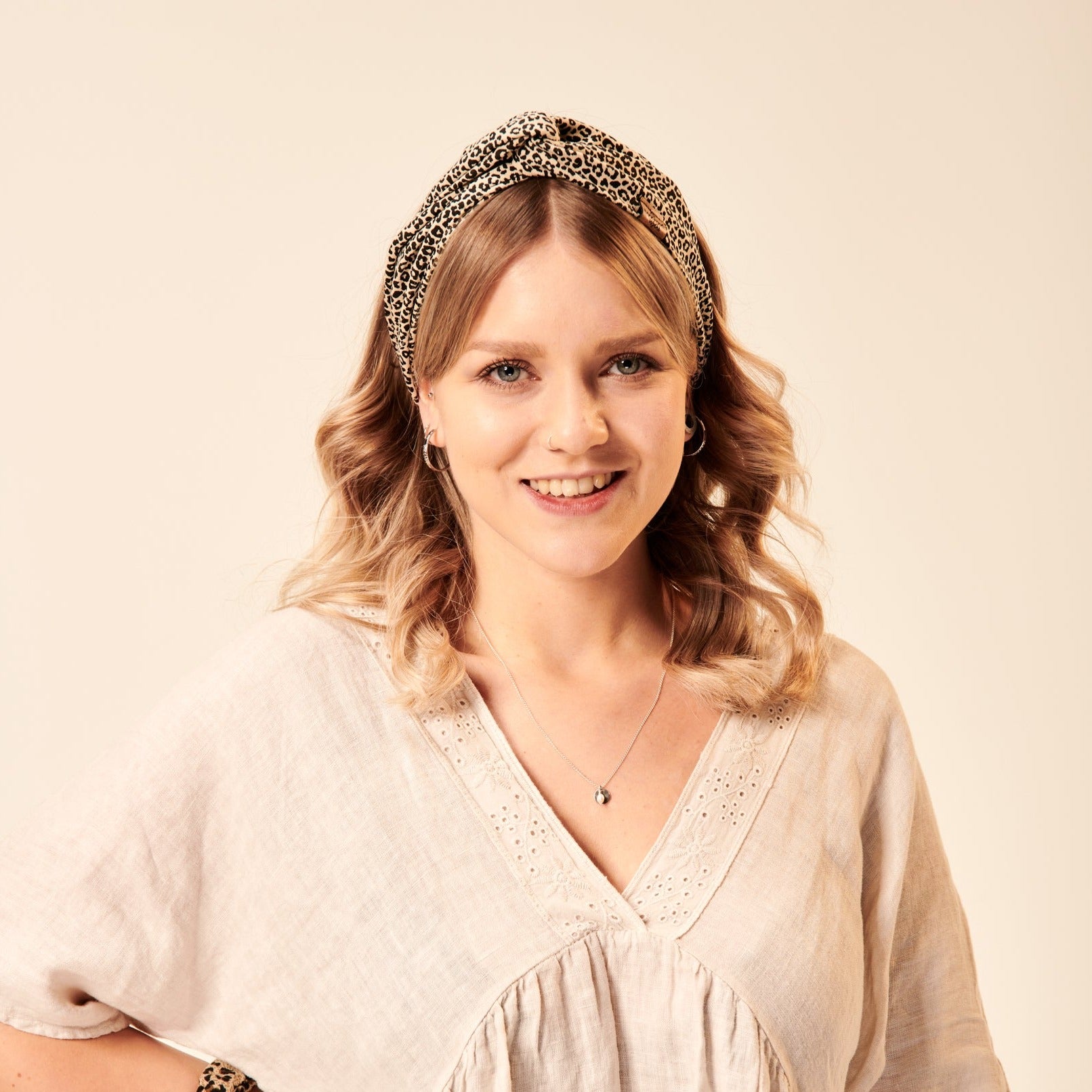 Drahthaarband Leo hell